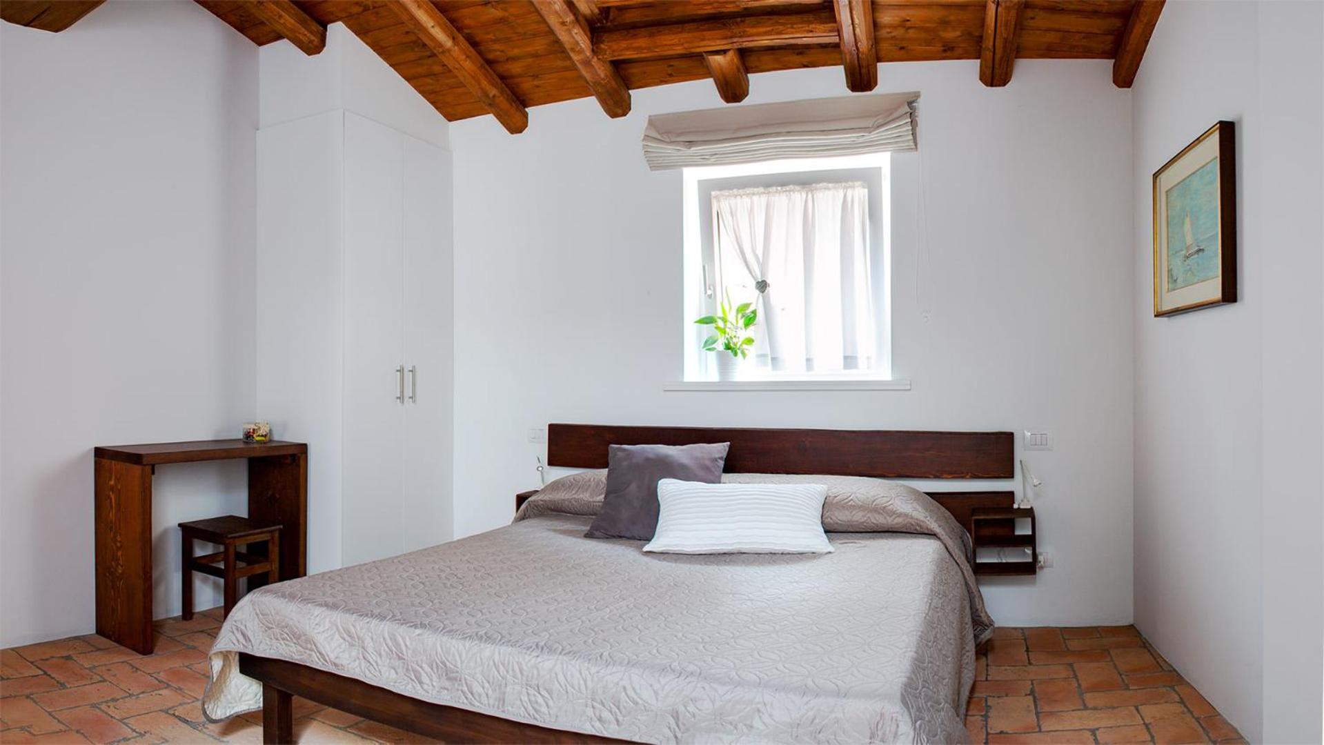 Double Room with Private Bathroom - Photo 2