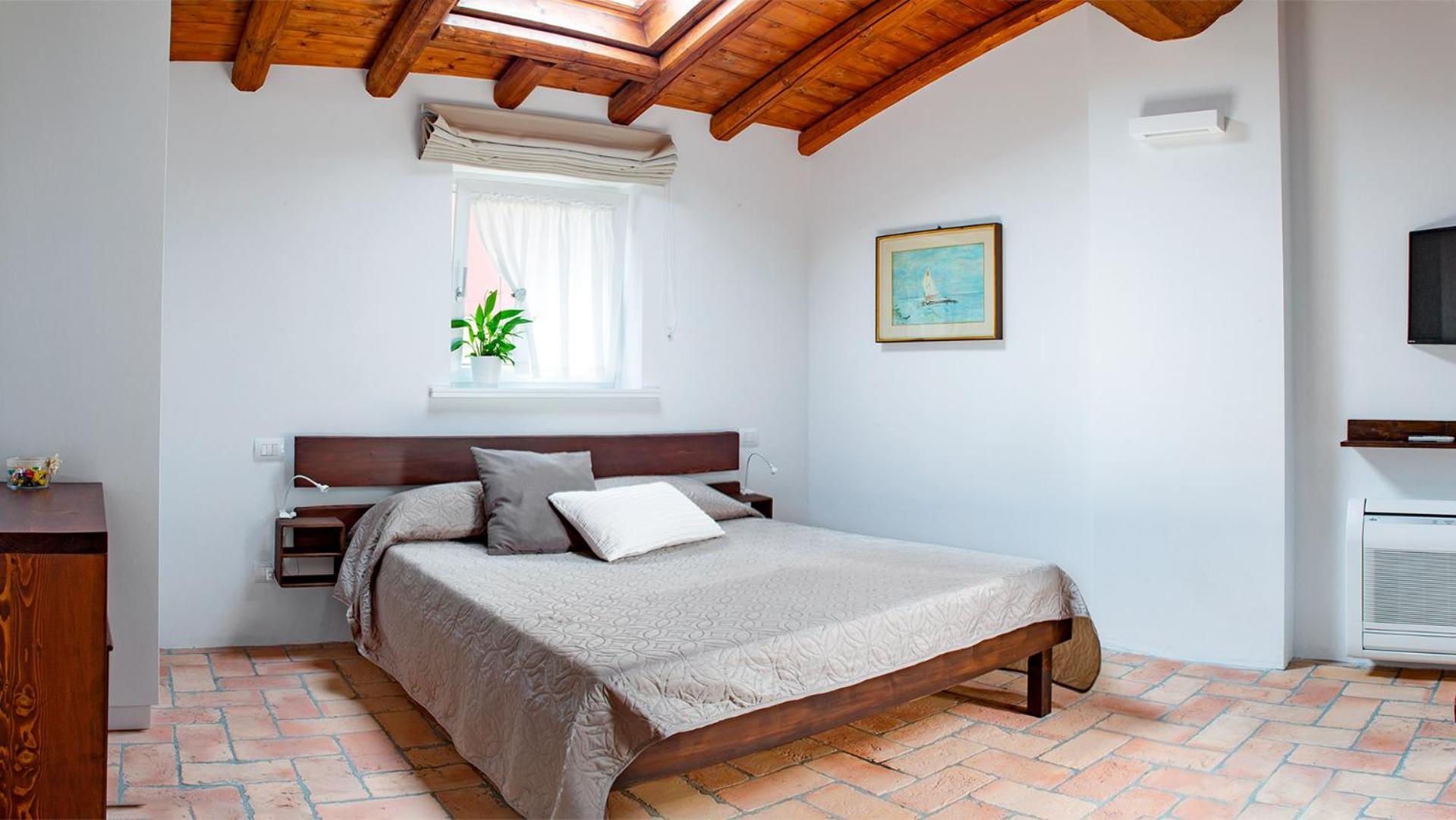Double Room with Private Bathroom - Photo 1