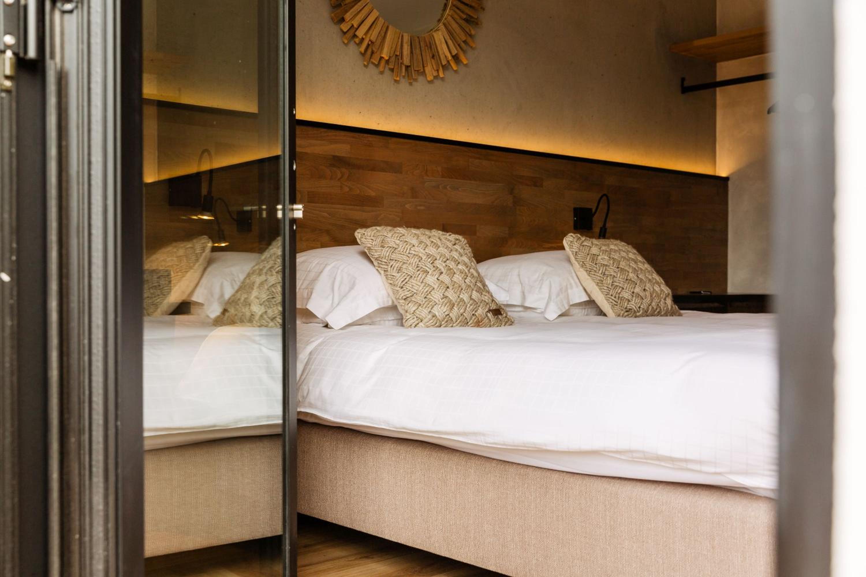 Twin Room with Balcony - Photo 1