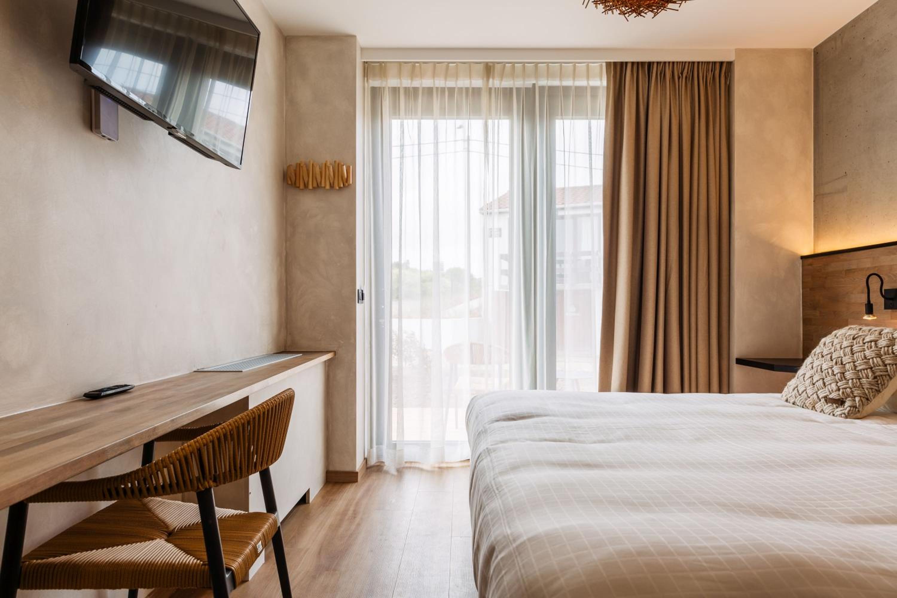 Twin Room with Balcony - Photo 2