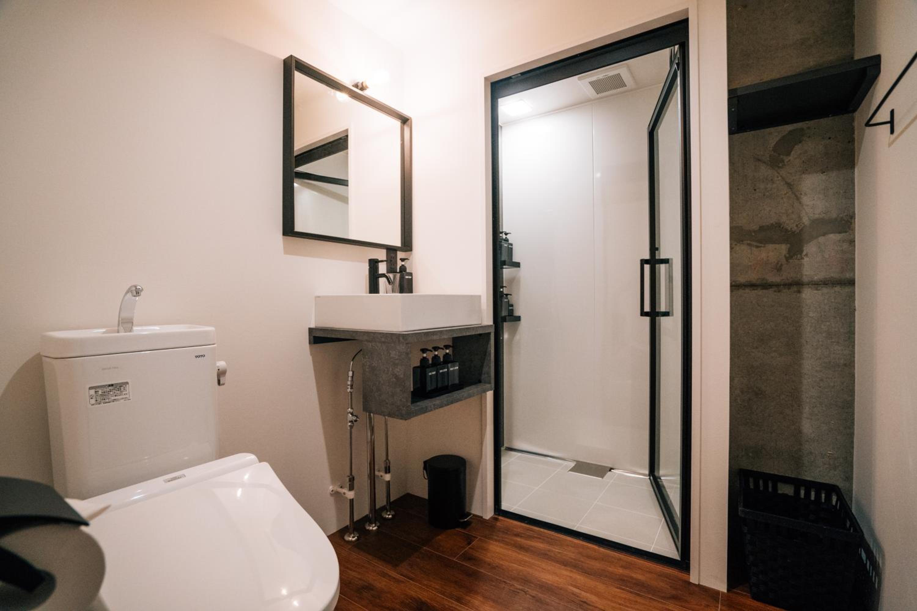 Deluxe Room with Shower (2 Double Beds and 2 Single Beds) - Non-Smoking - No Cleaning for Consecutive Night Stays - Photo 16