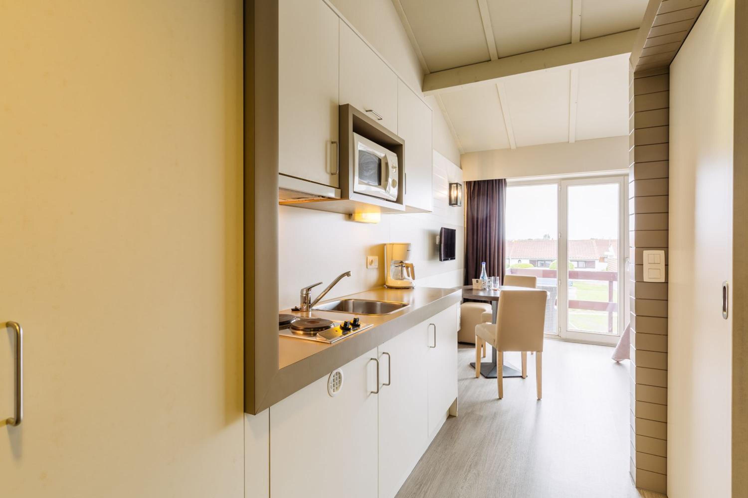 Studio with Kitchenette - Disability Access - Photo 3
