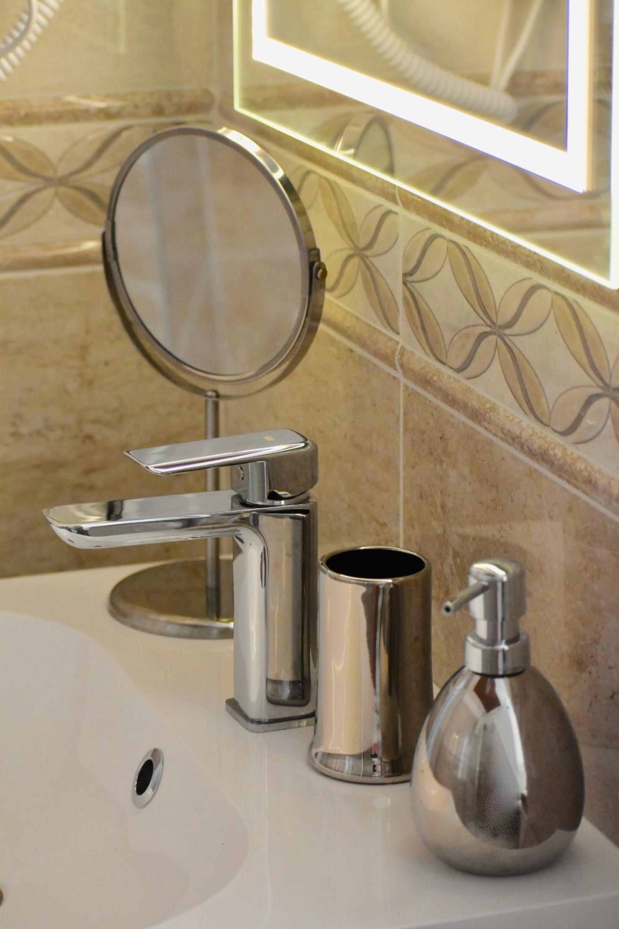 Classic Twin Apartment - Photo 7
