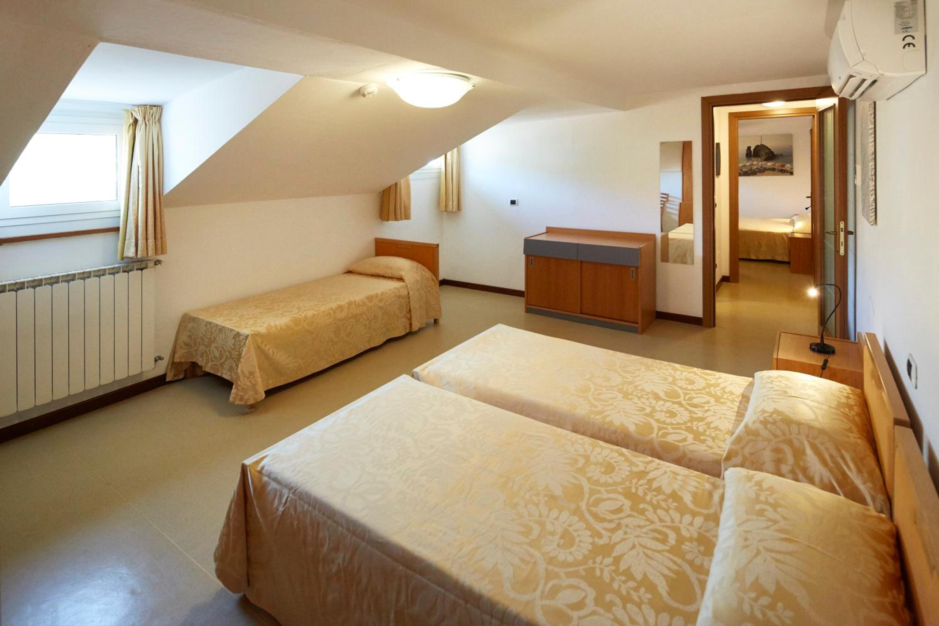Quadruple Room - Attic photo 3