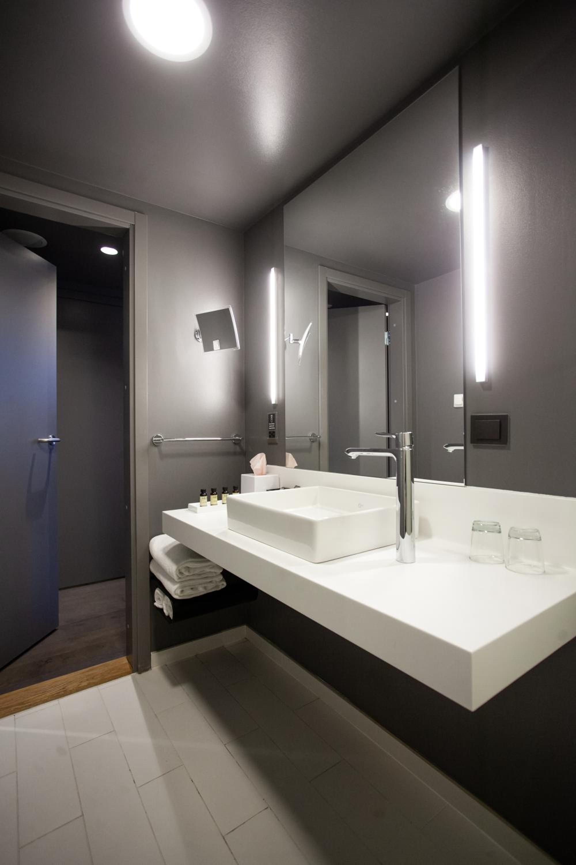 Superior Twin Room - Photo 8