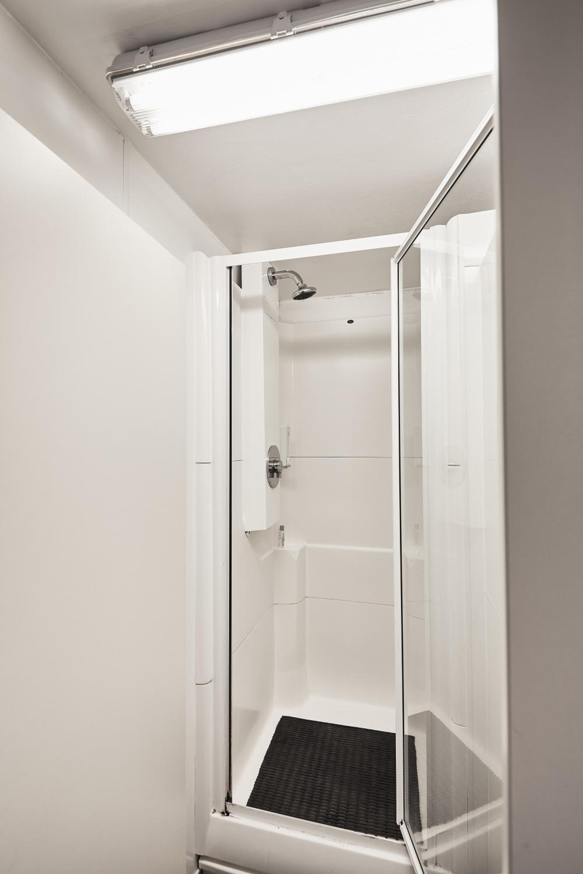 Bed in 4-Bed Female Dormitory Room with External Shared Bathroom photo 3
