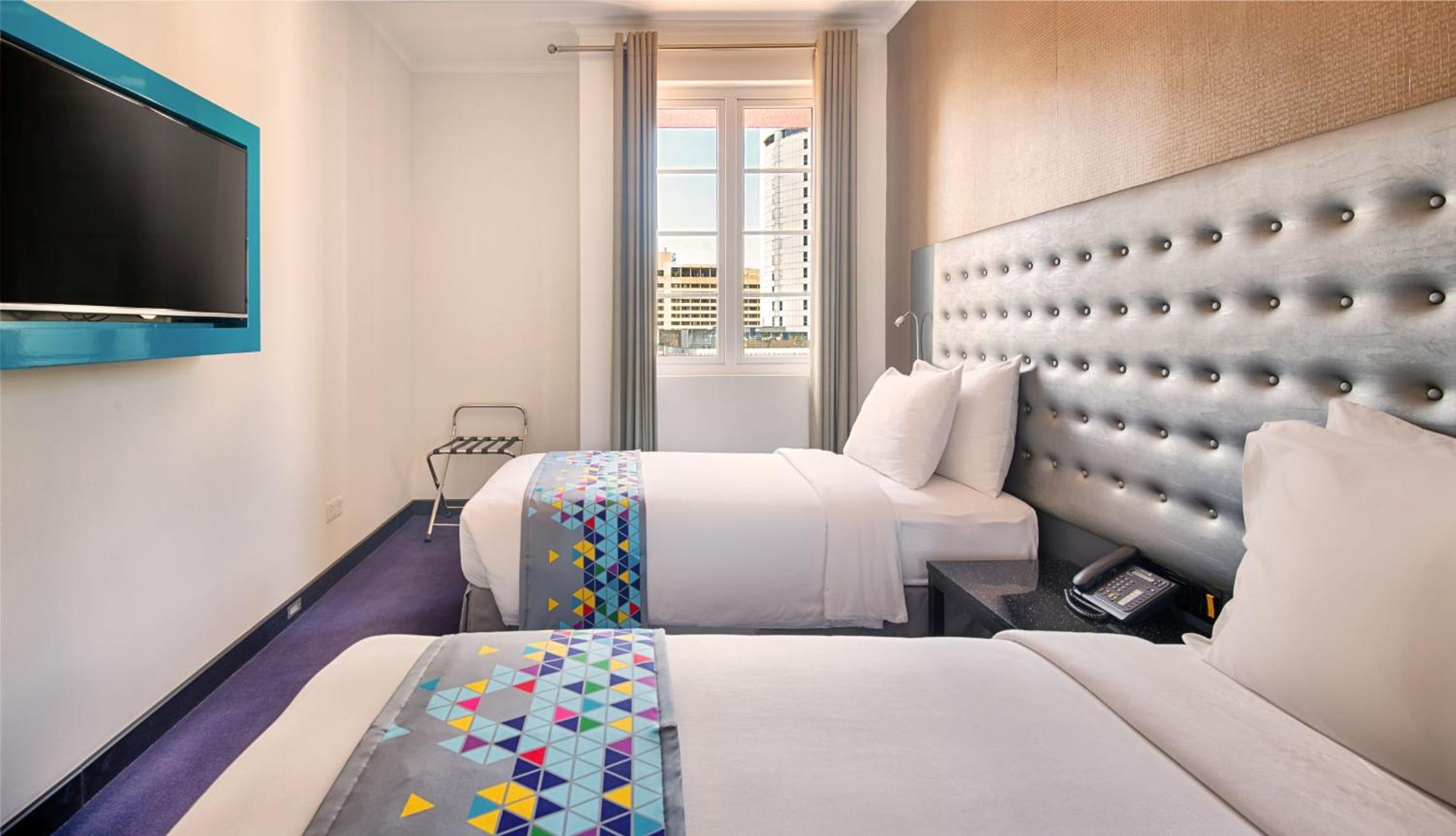 Superior Twin Room with 20% off on Laundry Services photo 3