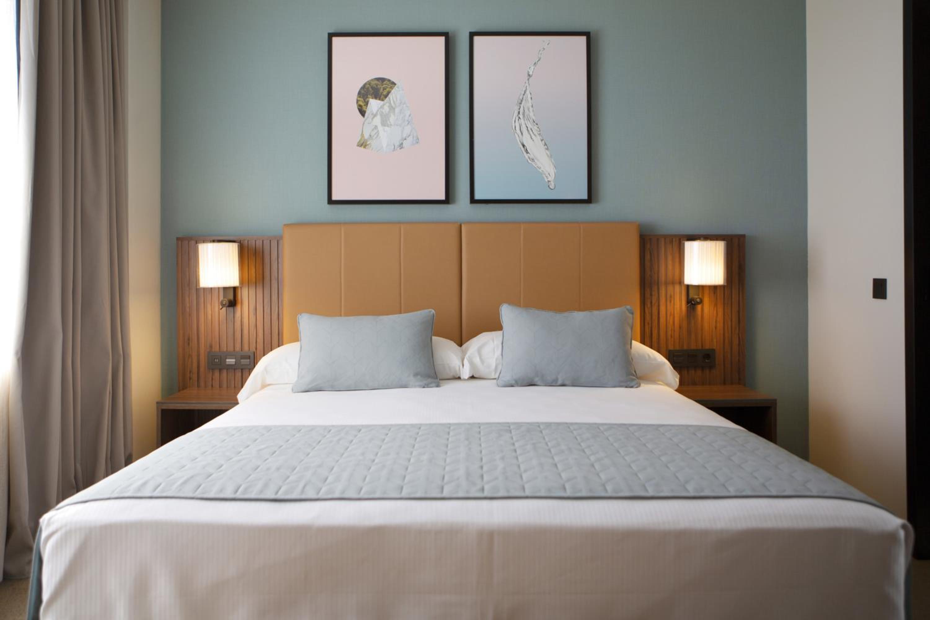 Deluxe King Room with View photo 3