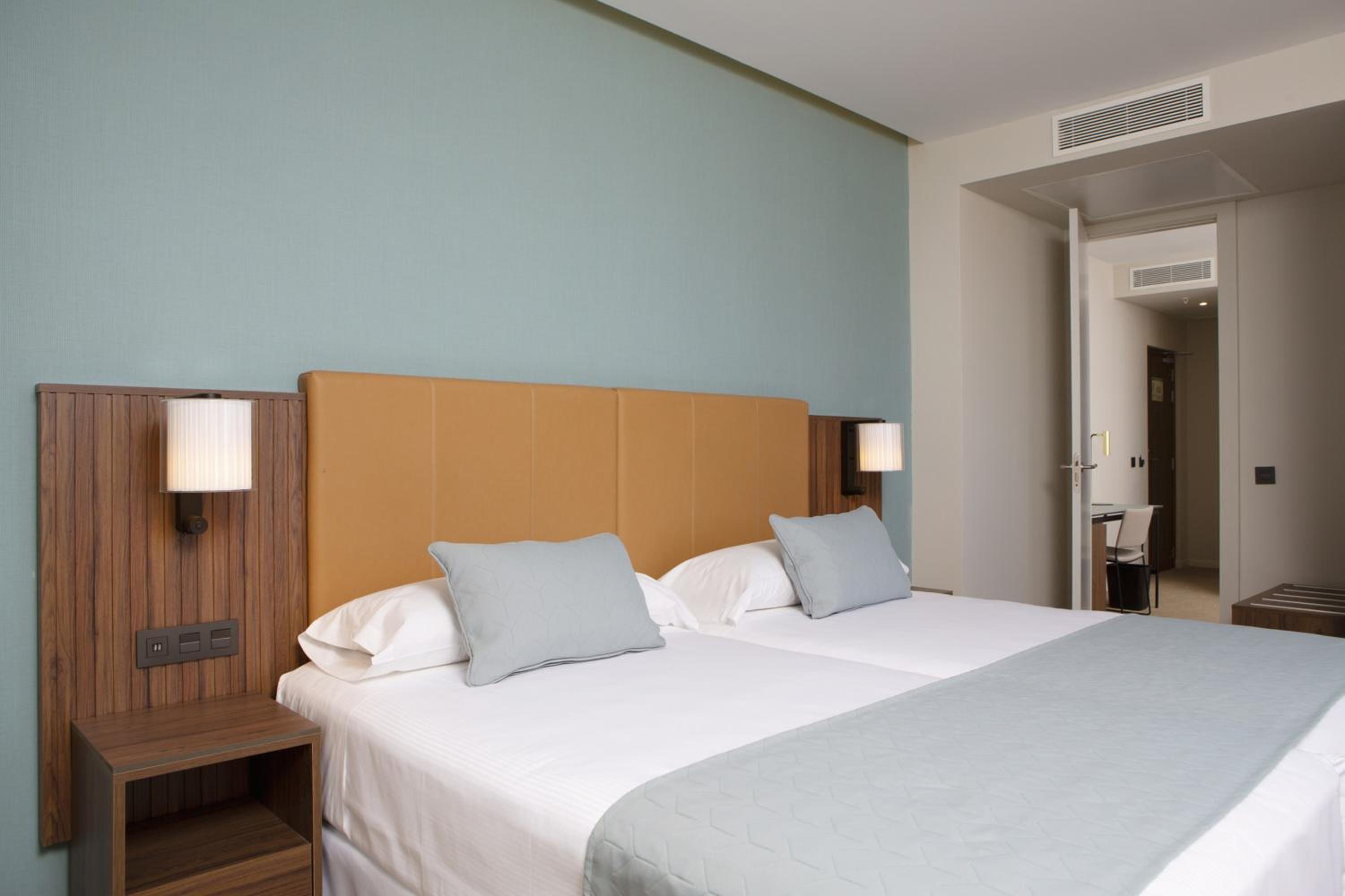 Deluxe Family Twin Room photo 3