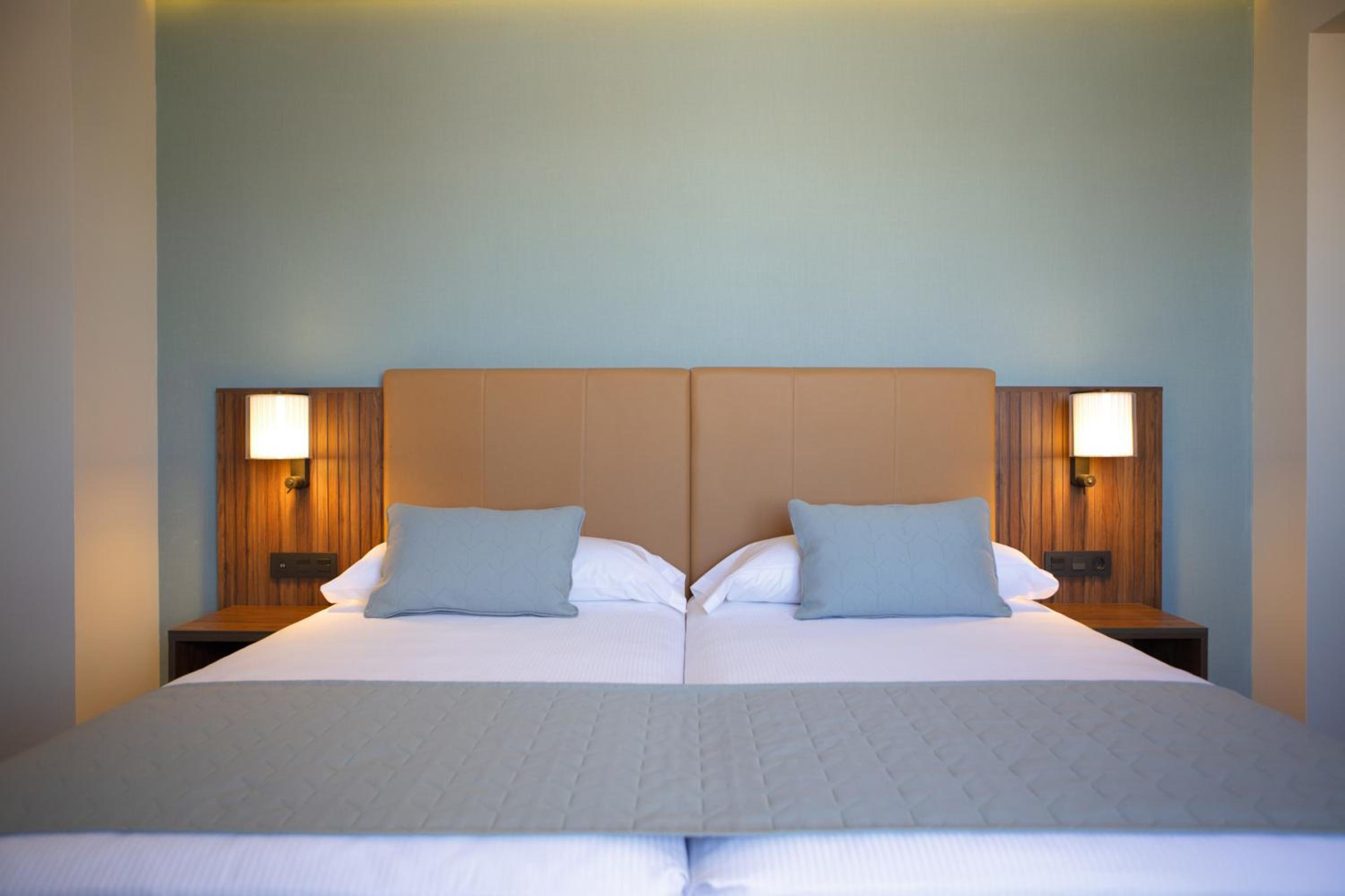 Deluxe Family Twin Room photo 3