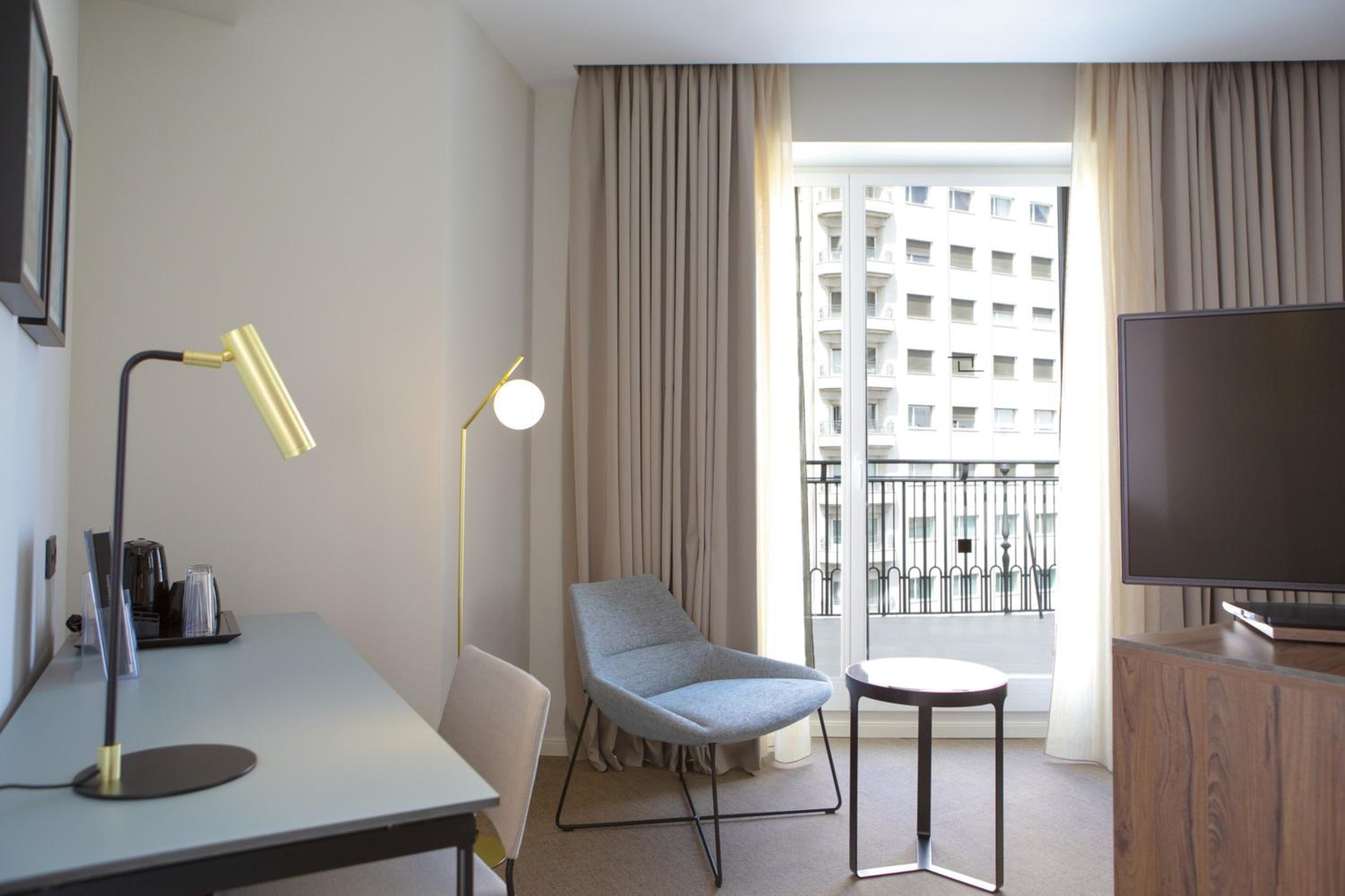 Deluxe King Room with Terrace photo 3