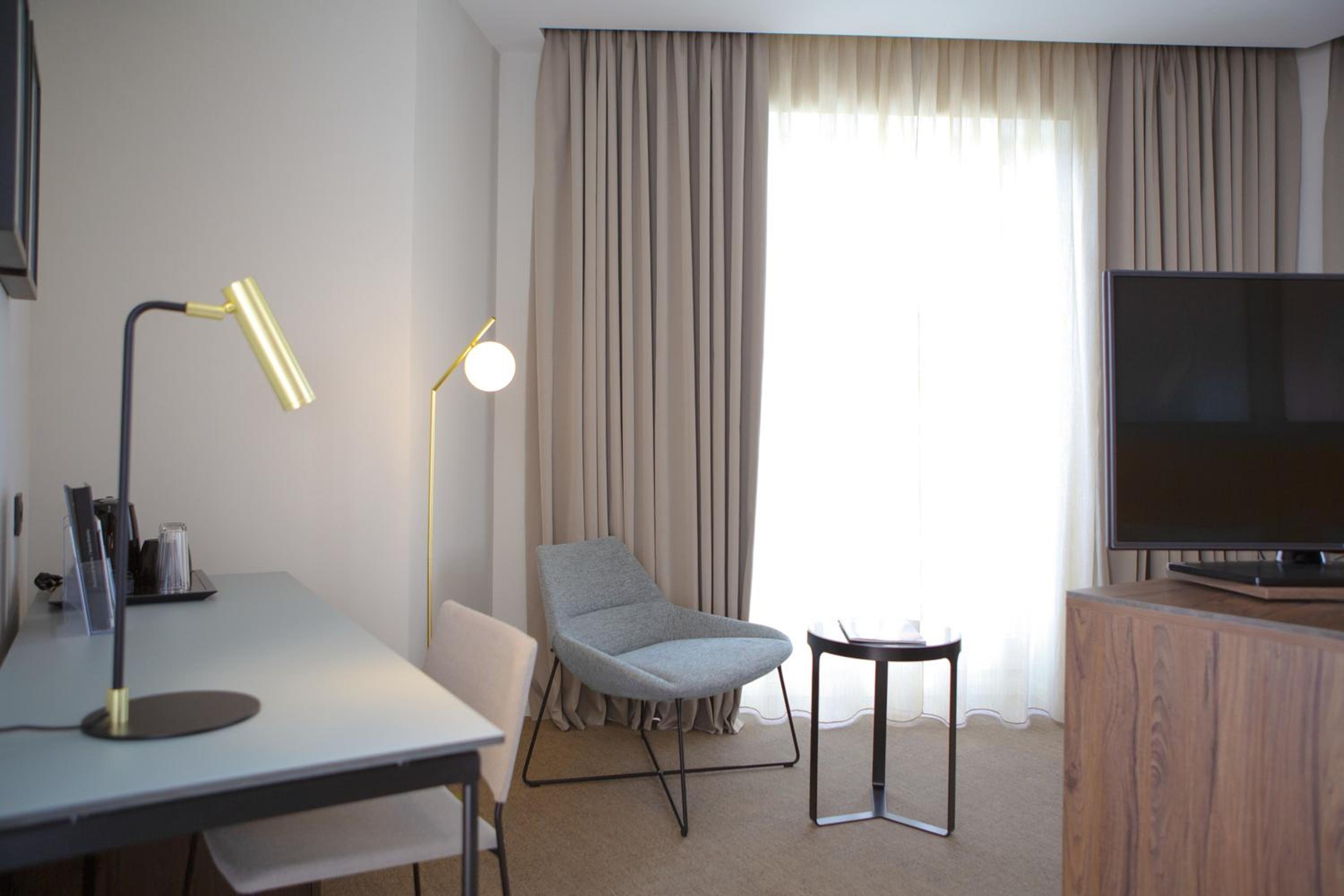 Deluxe King Room with Terrace photo 3