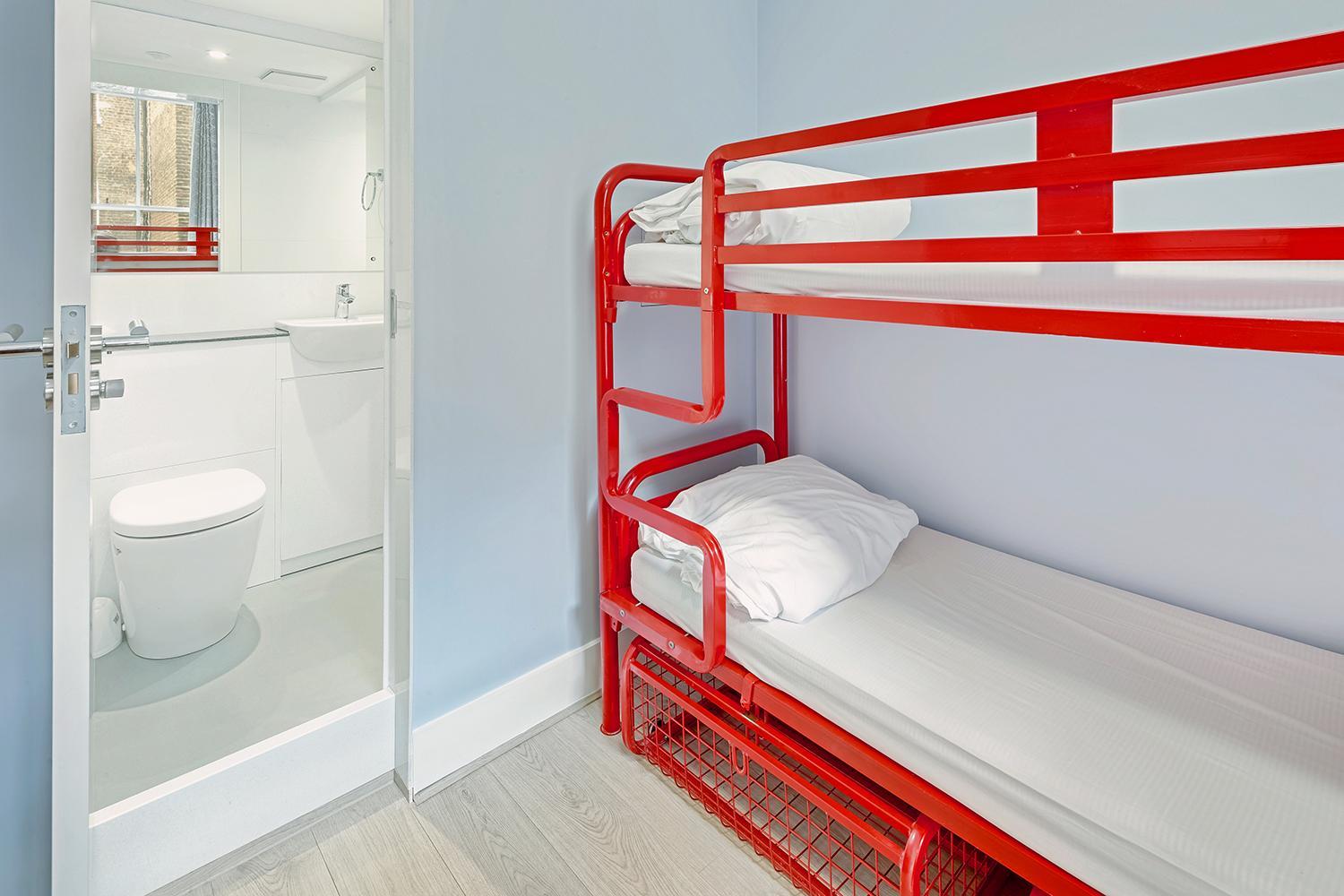 Bed in 6-Bed Female Dormitory Room (18–40 years) photo 2