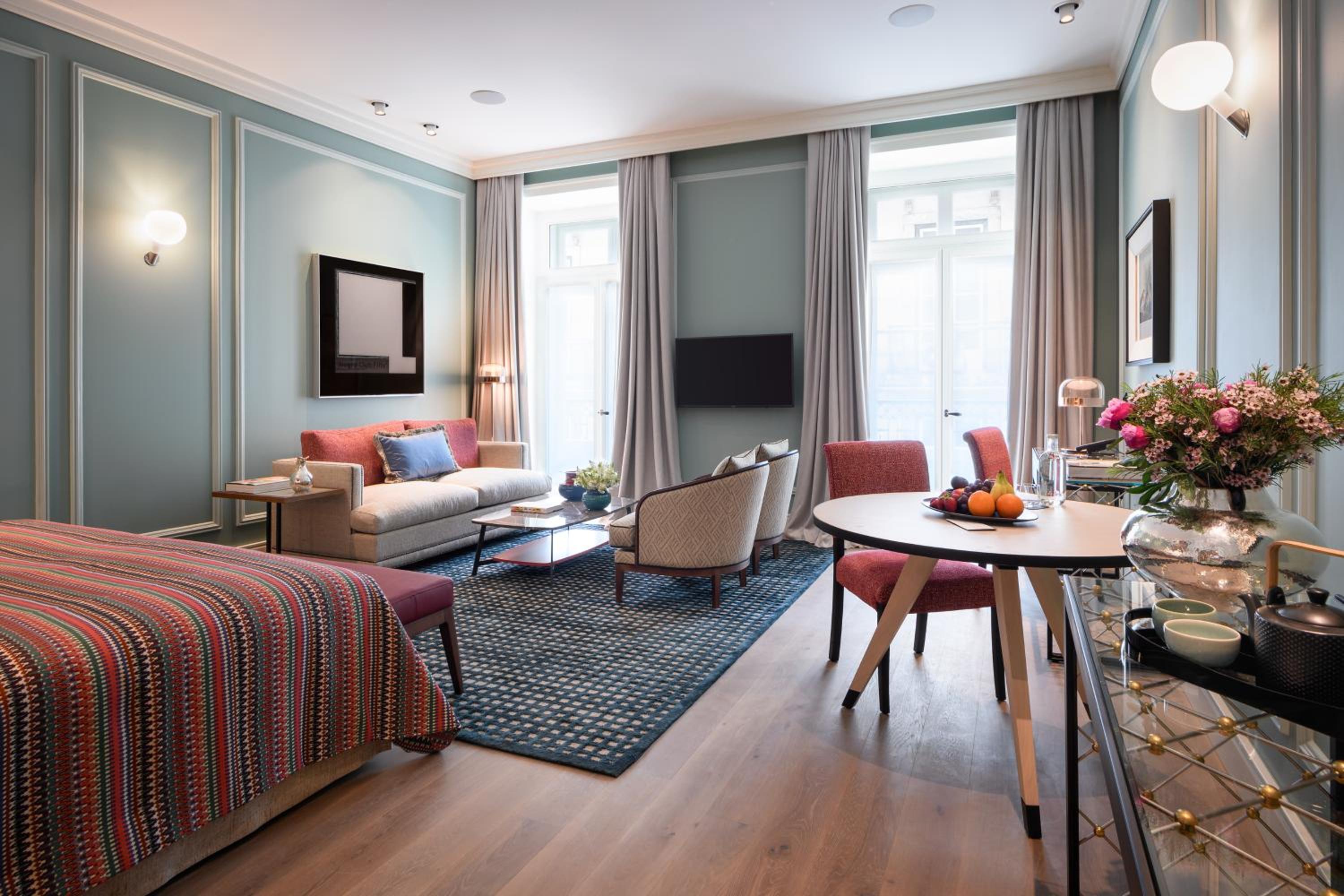 Deluxe Junior Suite - Photo 2