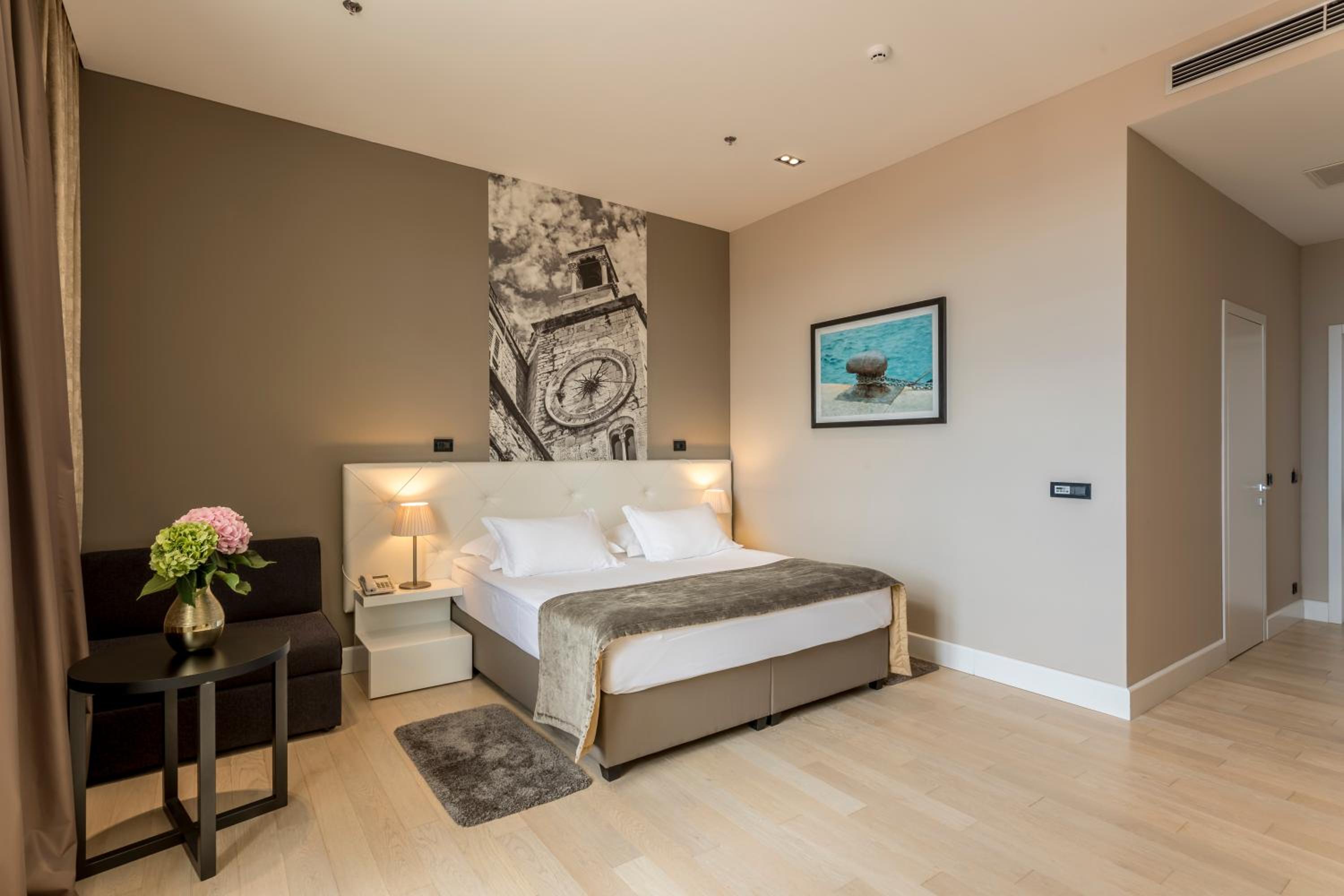 Deluxe King Room with City View and with Free Spa Access photo 1
