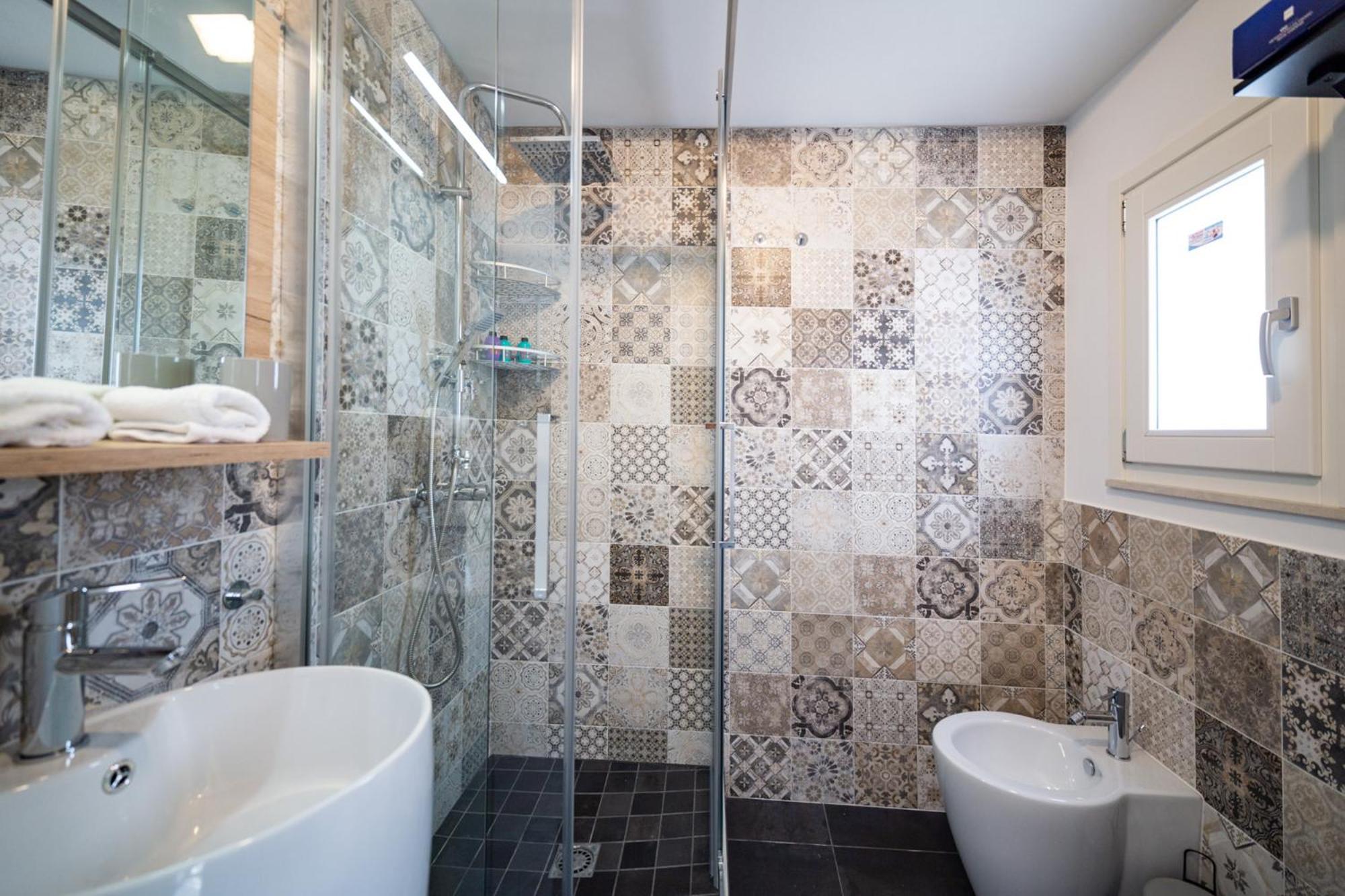 Double Room with Private Bathroom - Photo 12