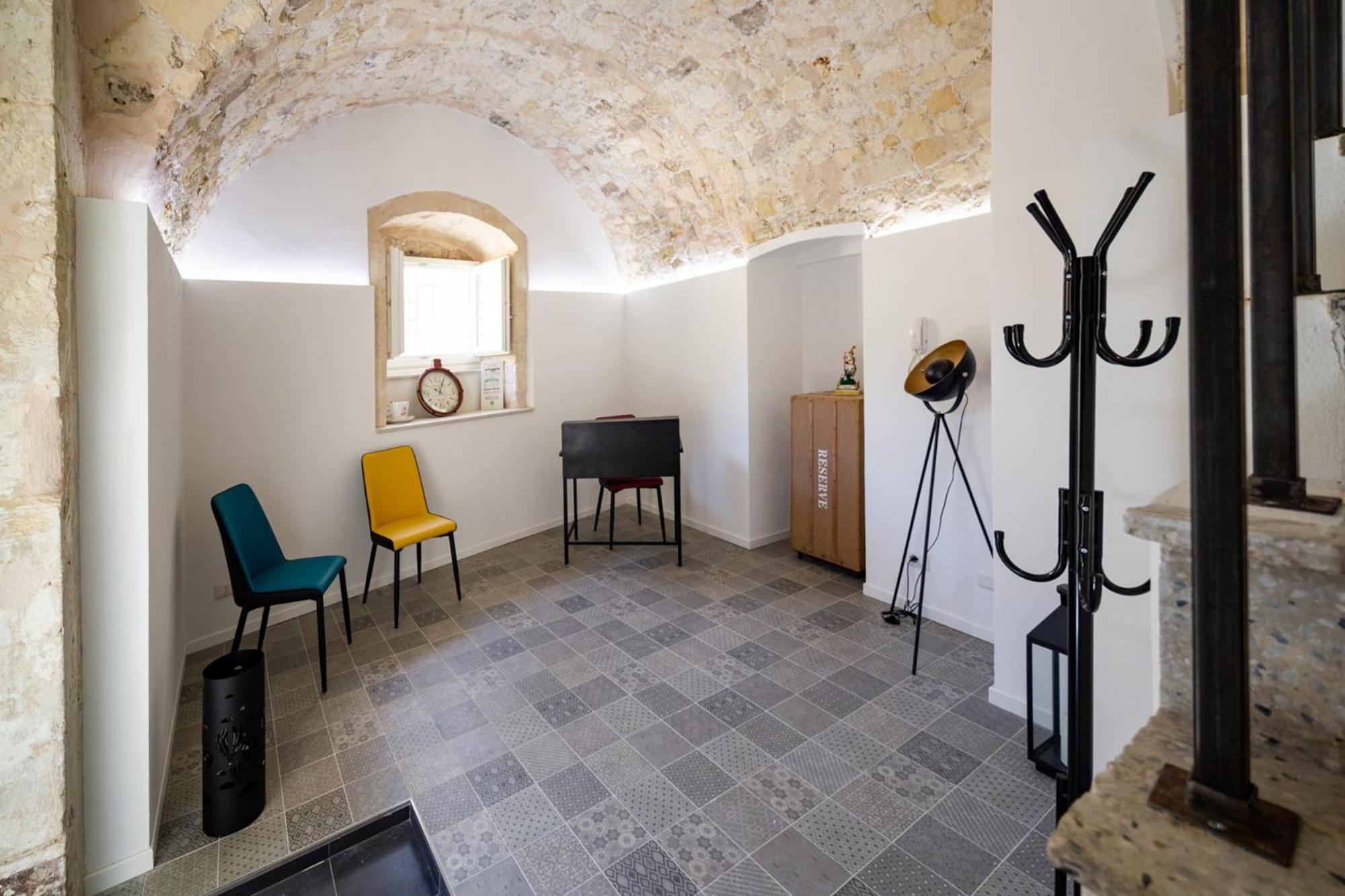 Double Room with Private Bathroom - Photo 15