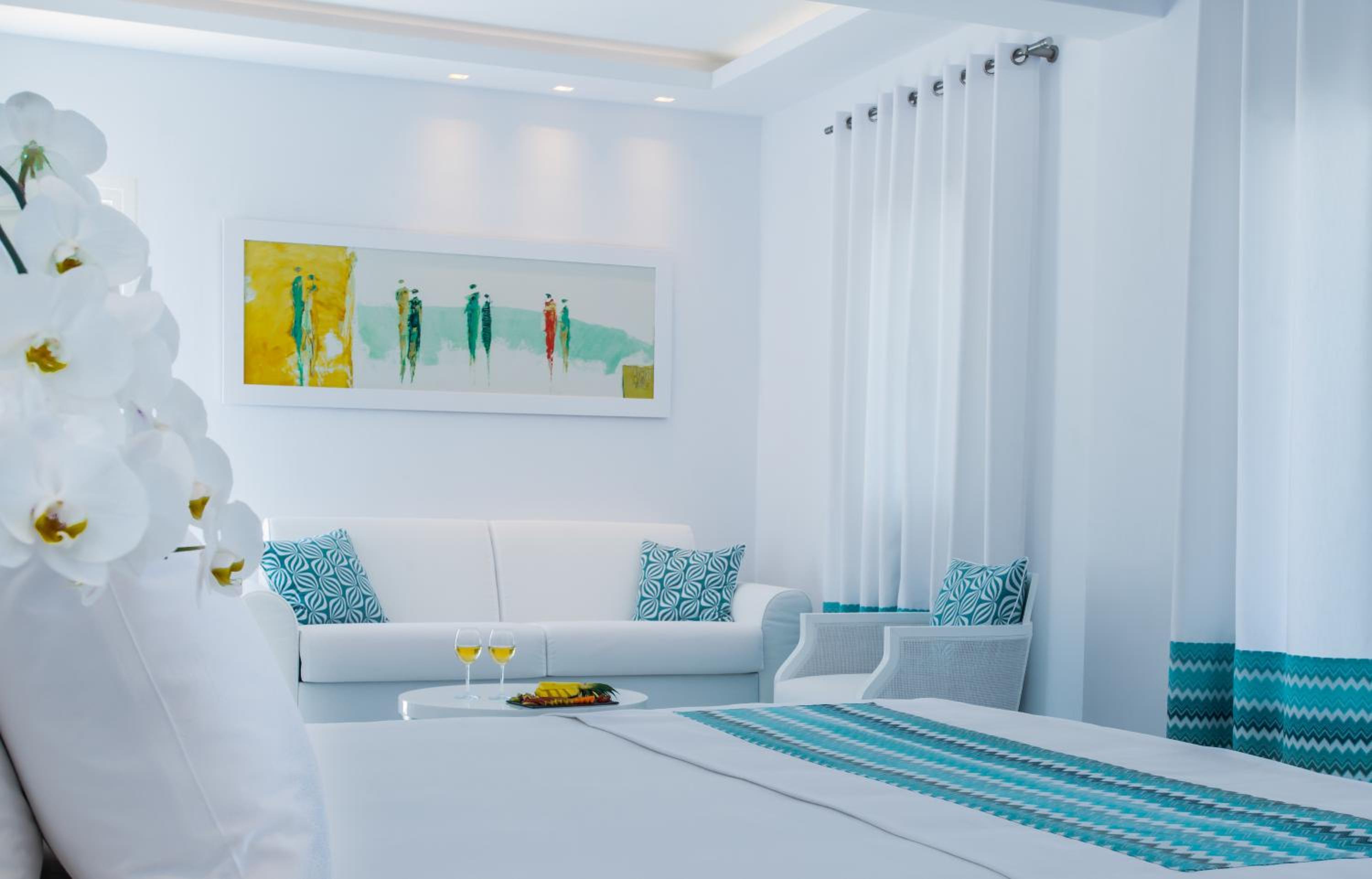 Grand Suite with Sea View and Outdoor Hot Tub - Photo 3