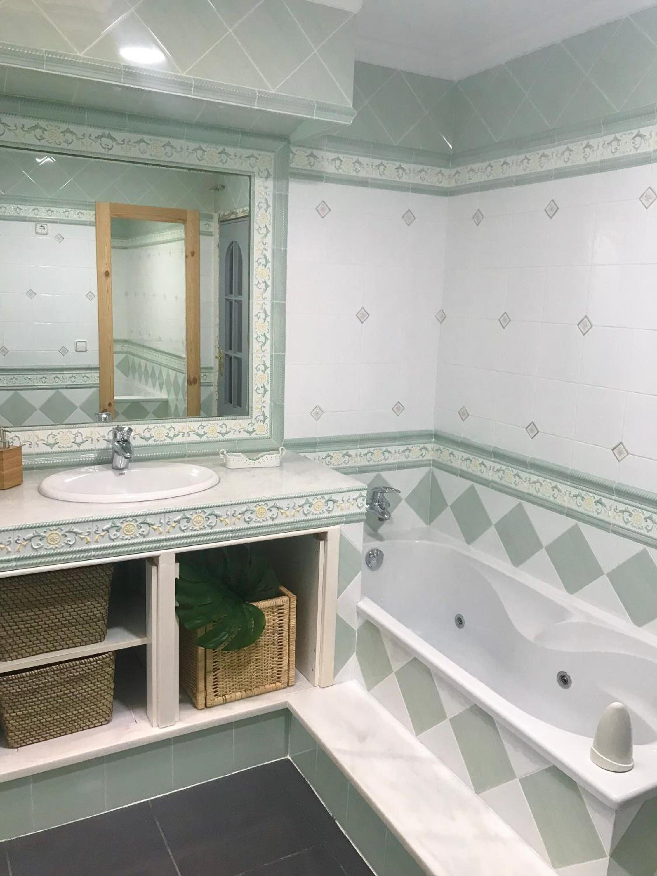 Deluxe Suite with Spa Bath photo 3