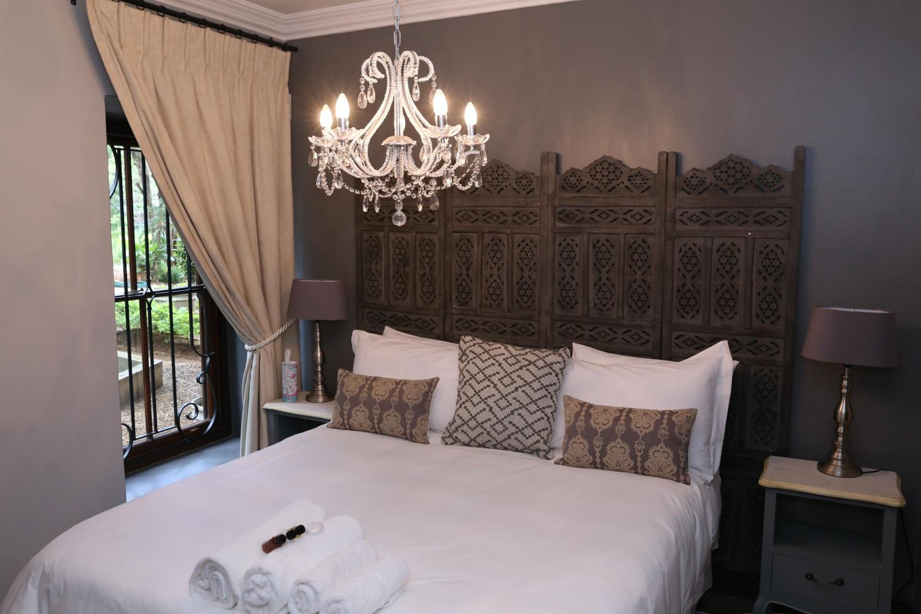 Deluxe Double Room with Extra Bed - Photo 4