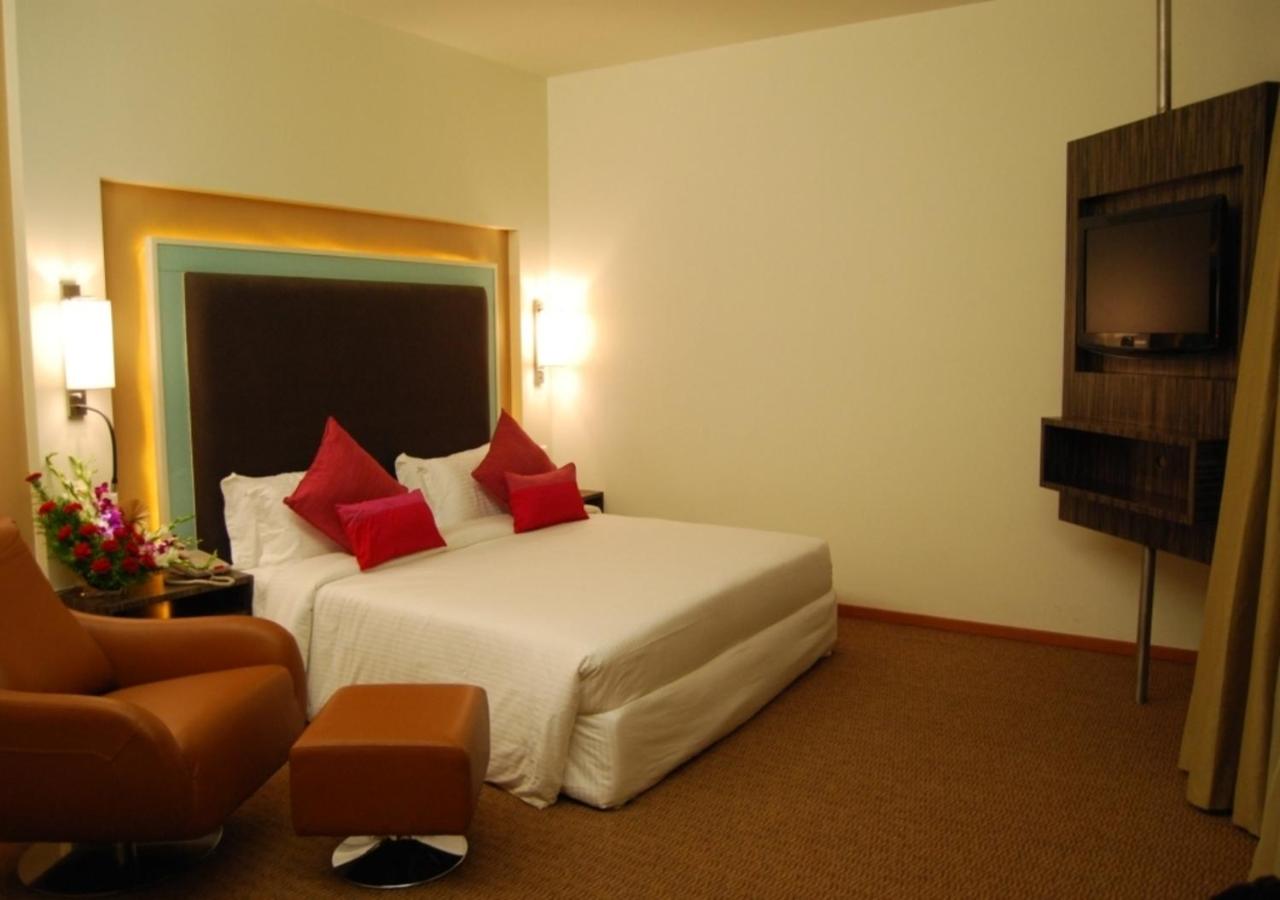 Queen Suite - Photo 1