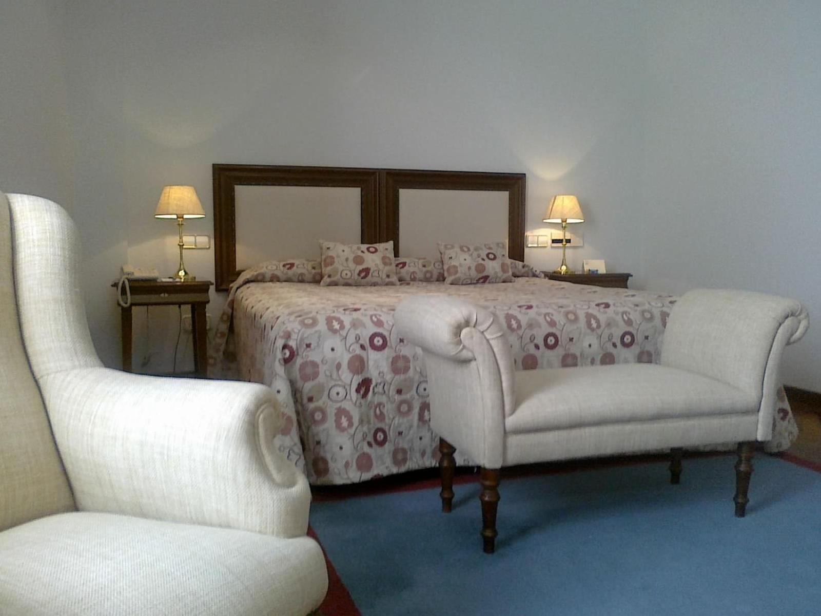 Double or Twin Room photo 3