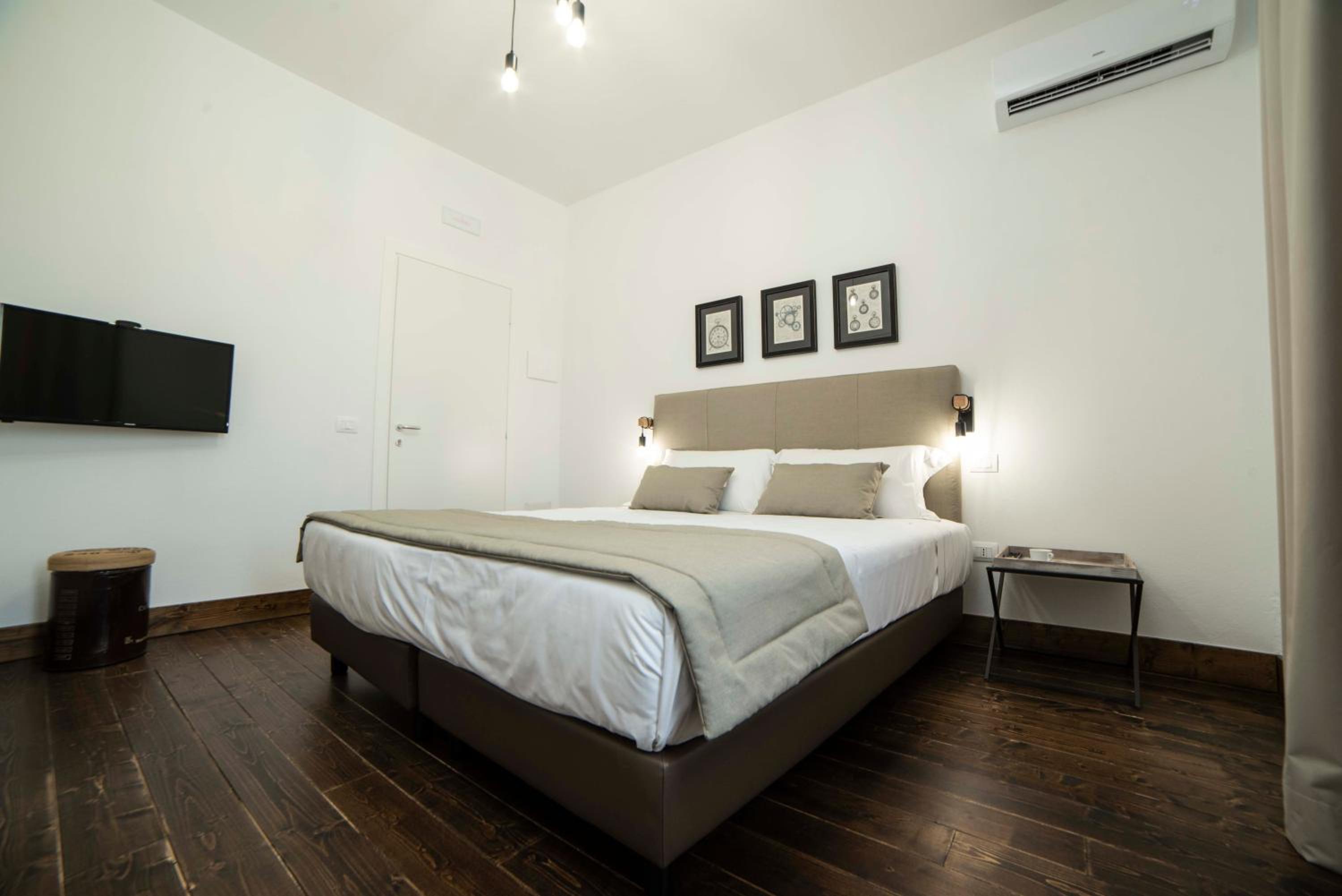 Standard Double Room - Photo 6