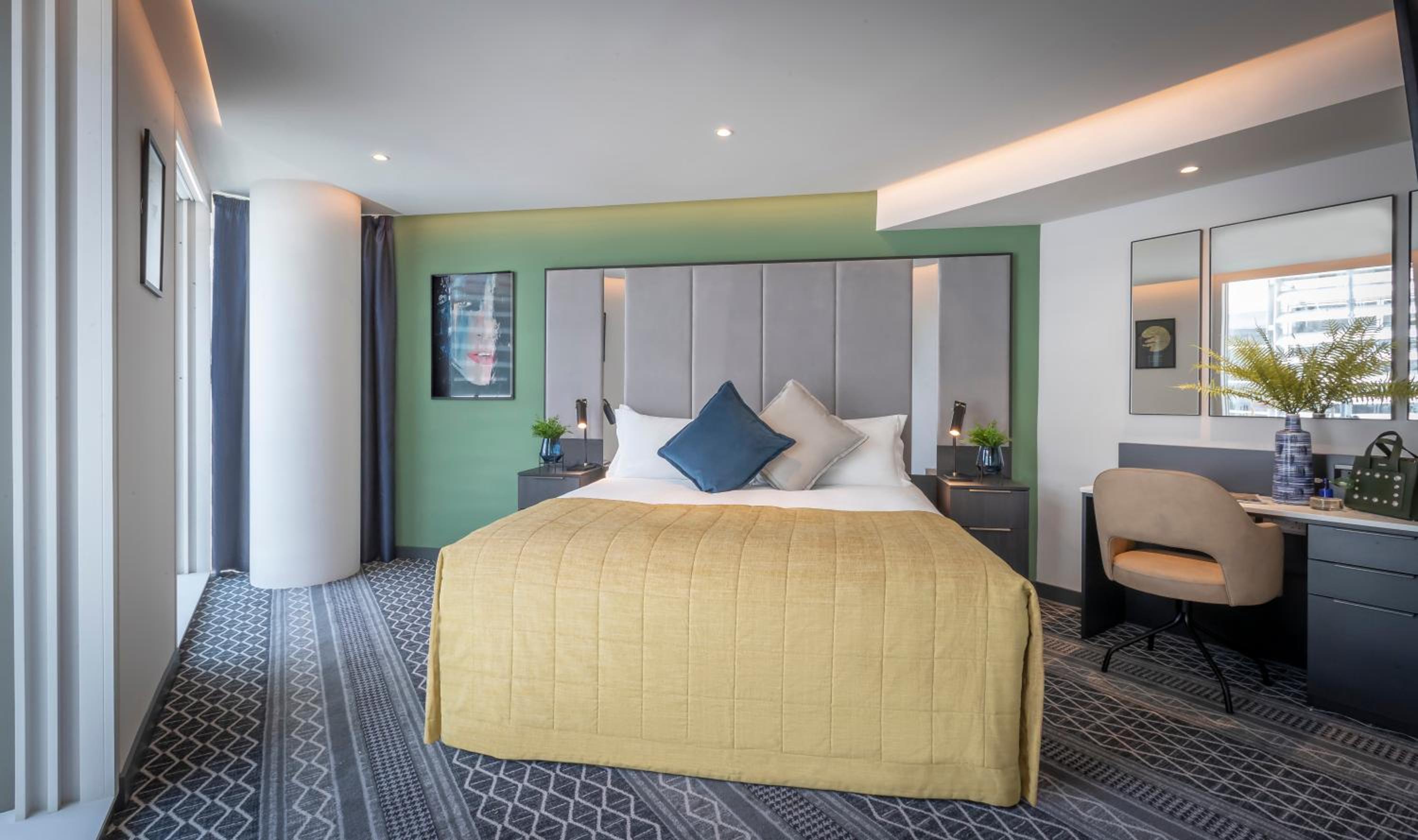 Suite - Photo 3