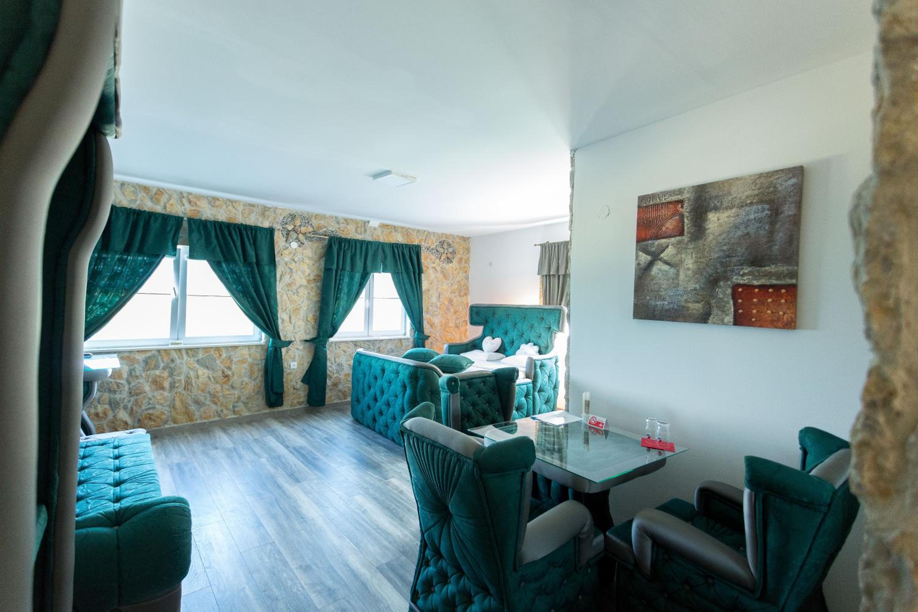 Double Room with Mountain View - Photo 10
