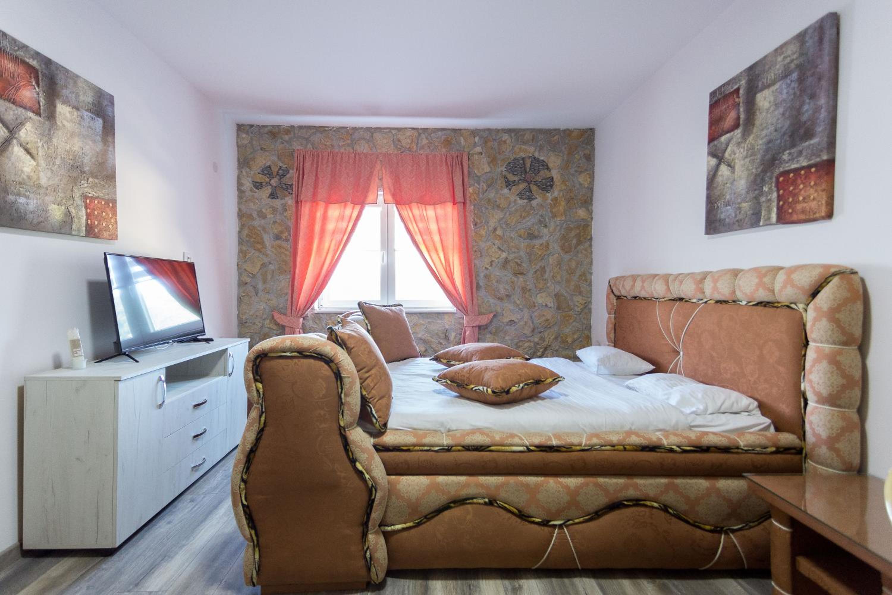 Double Room with Mountain View - Photo 1