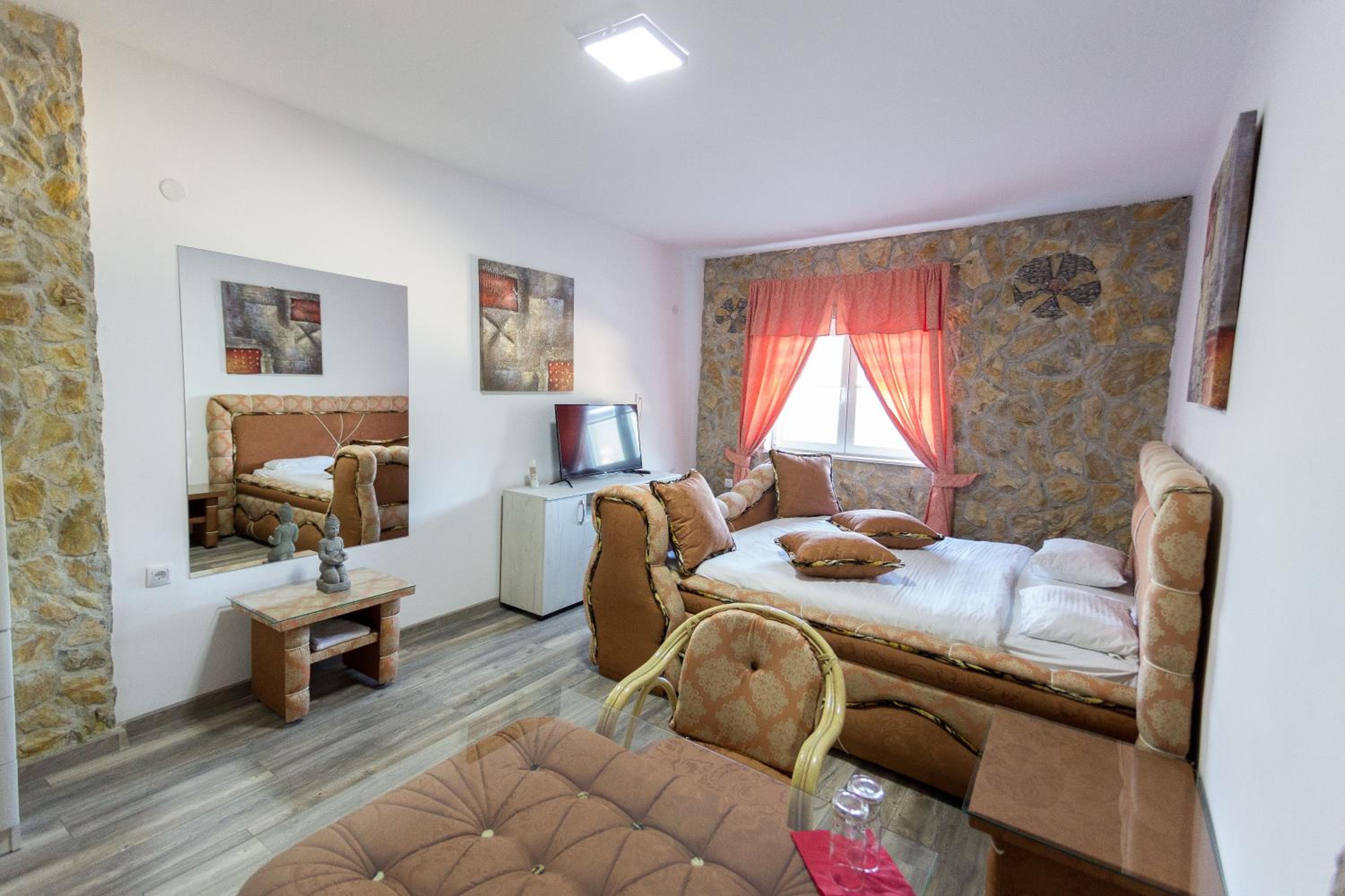 Double Room with Mountain View - Photo 11