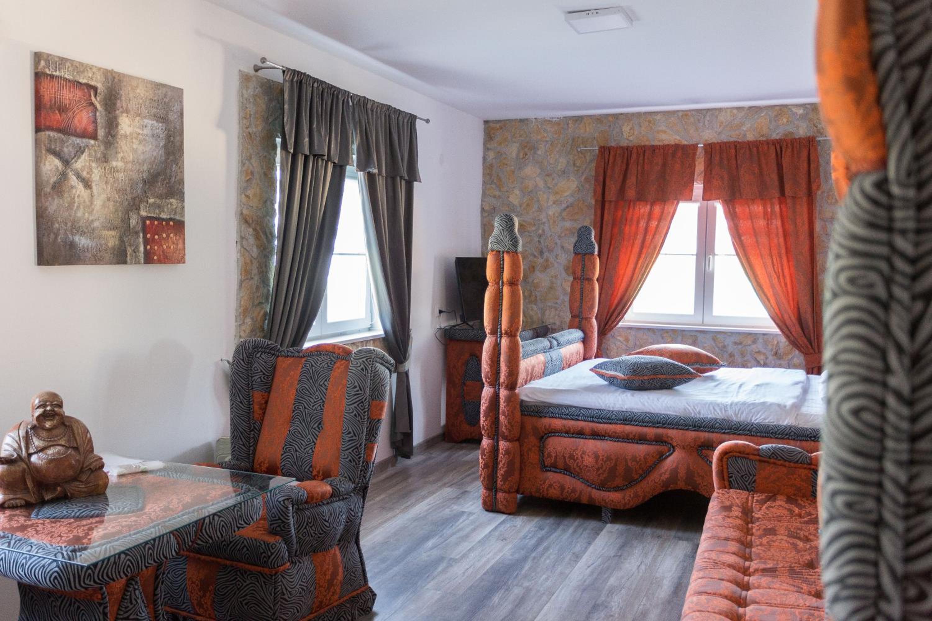 Double Room with Mountain View - Photo 8