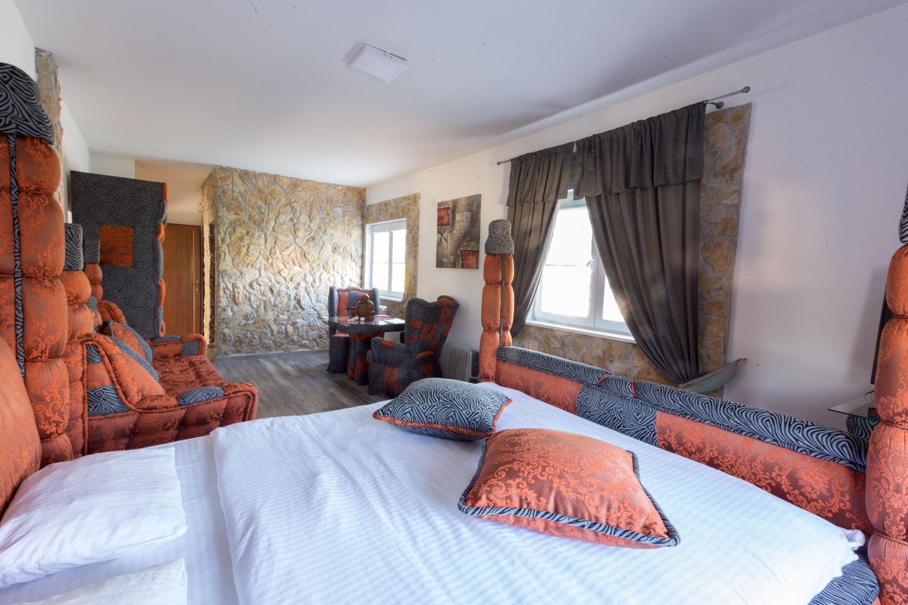 Double Room with Mountain View - Photo 9
