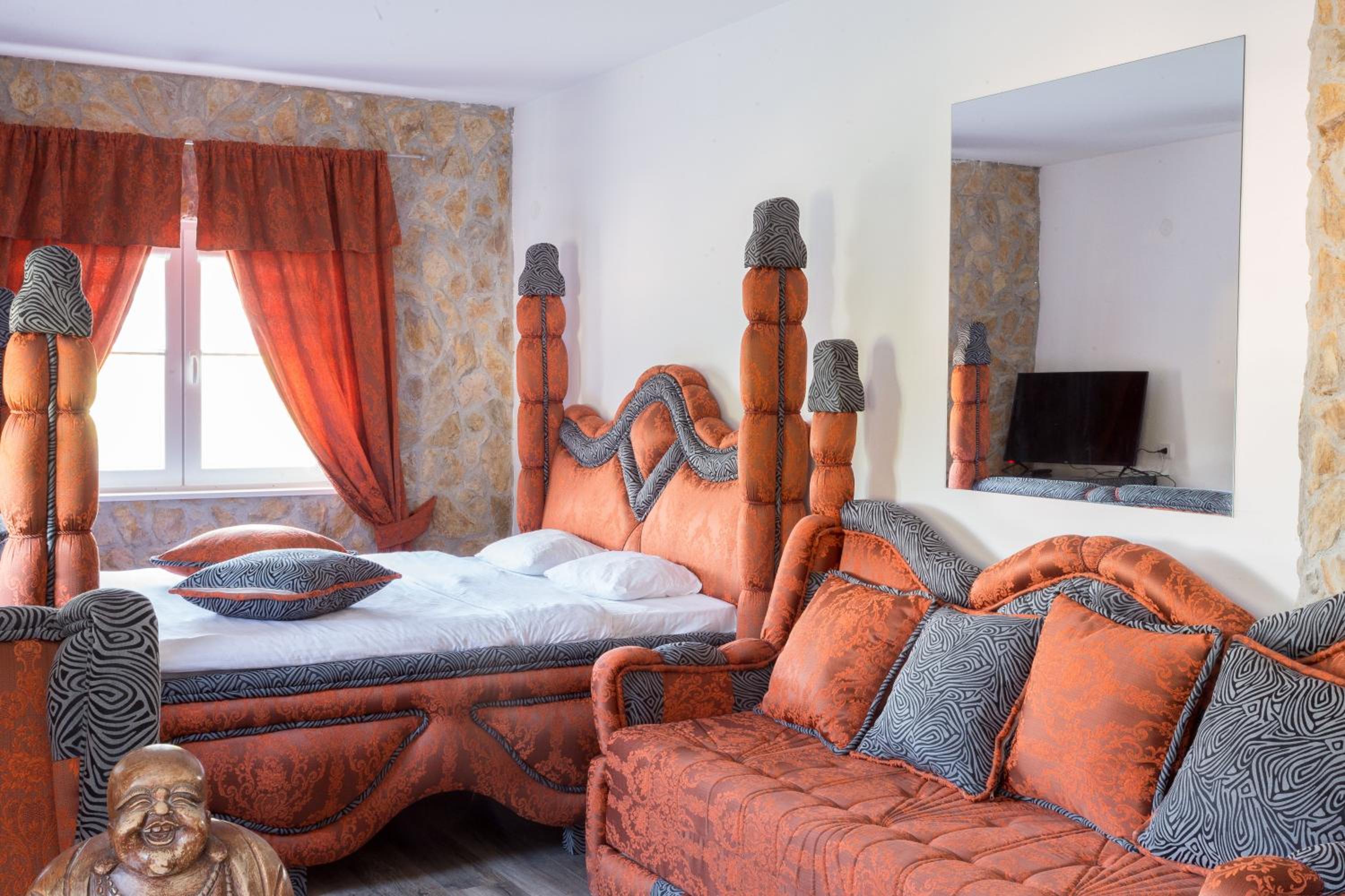 Double Room with Mountain View - Photo 6