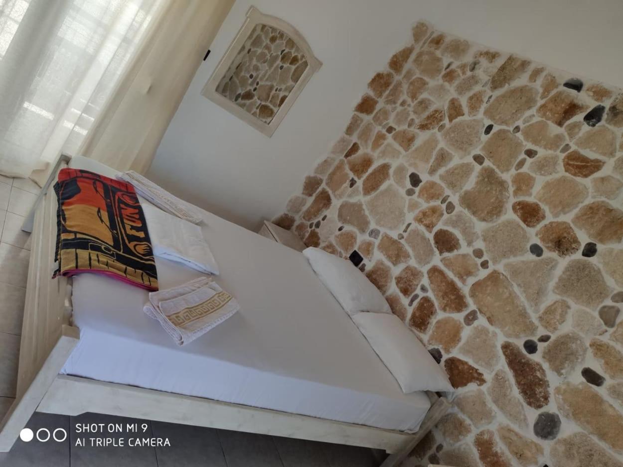 One-Bedroom Apartment - Photo 1