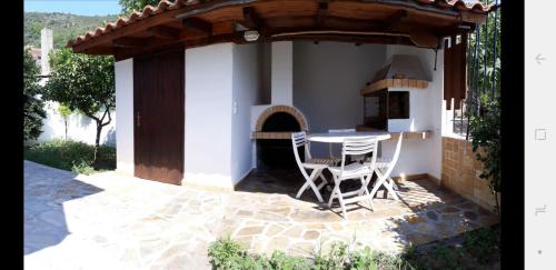 Three-Bedroom House photo 3