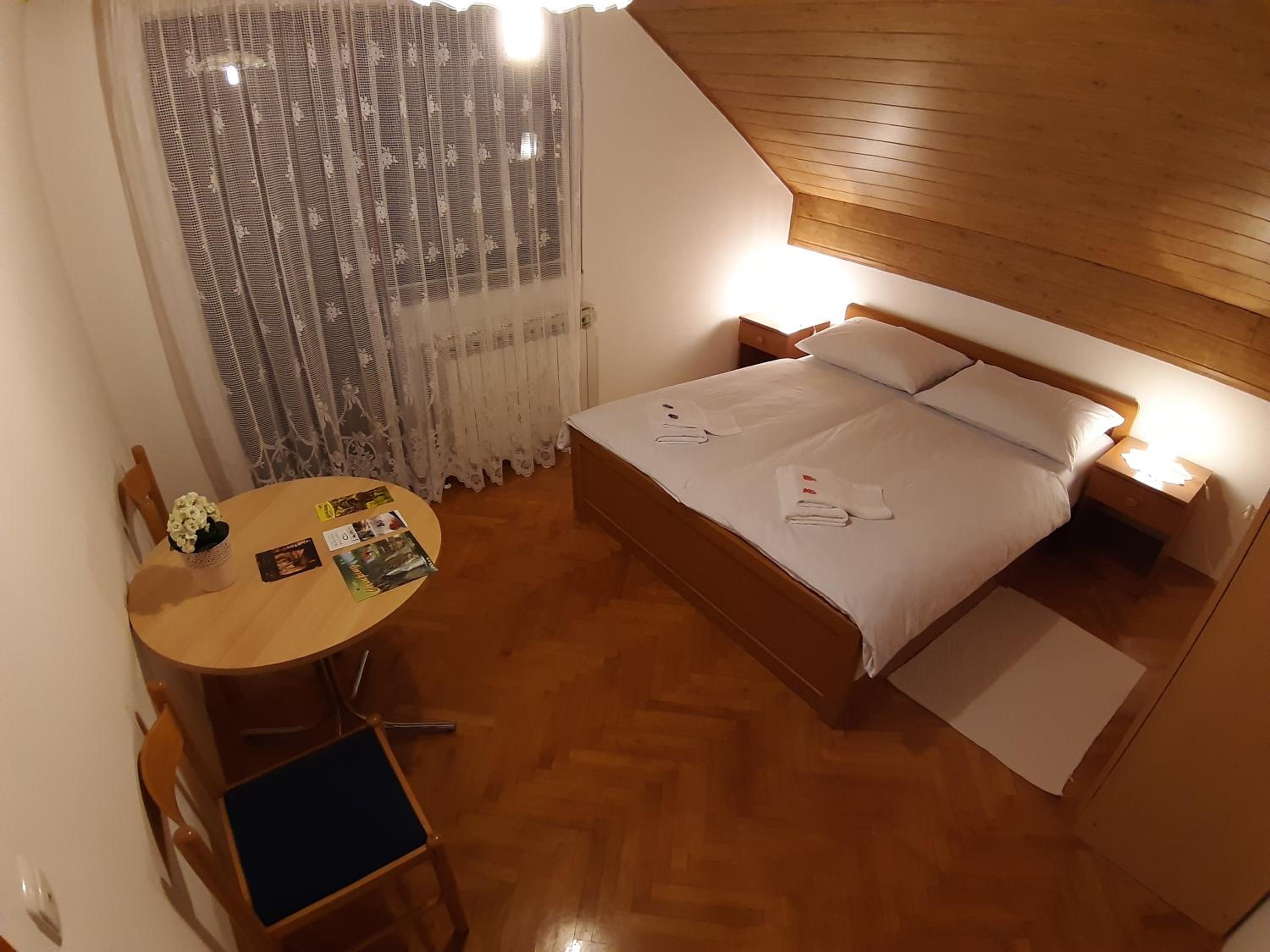 Two-Bedroom Apartment (5 Adults)