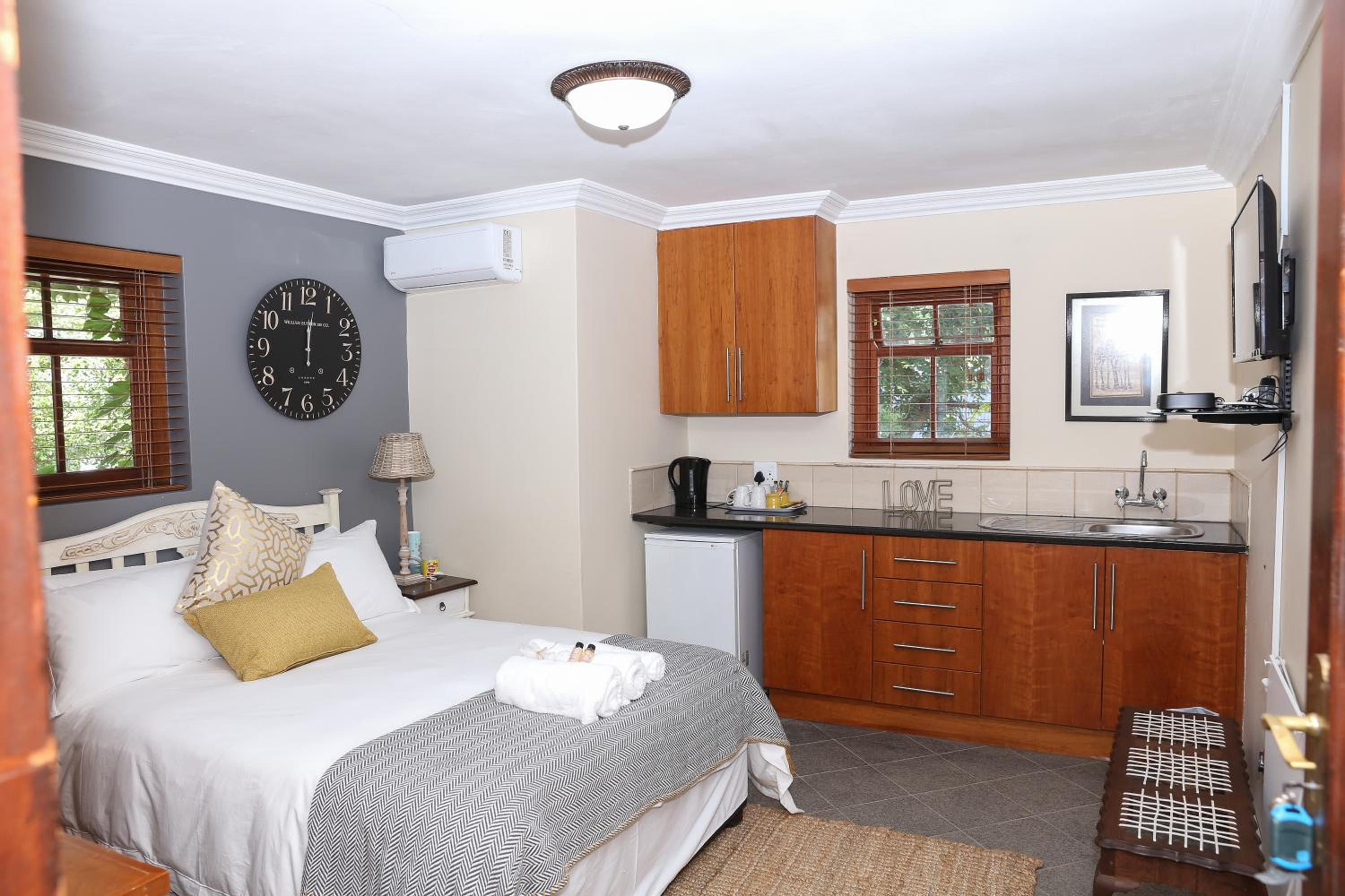 Standard Double Room - Photo 3