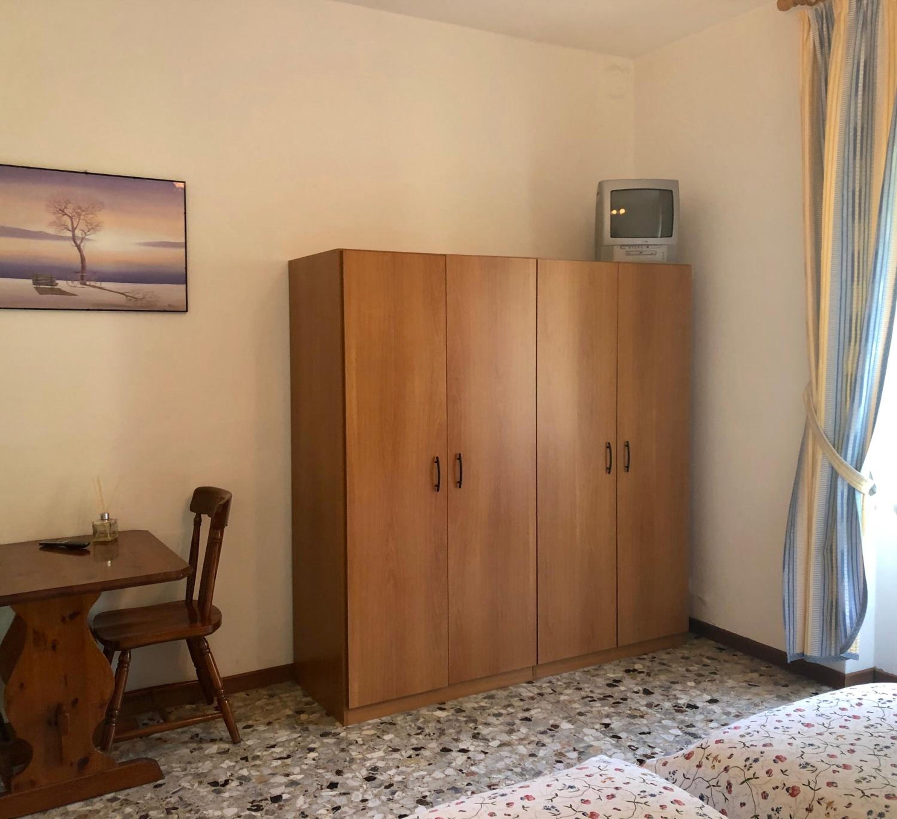 Budget Twin Room photo 2