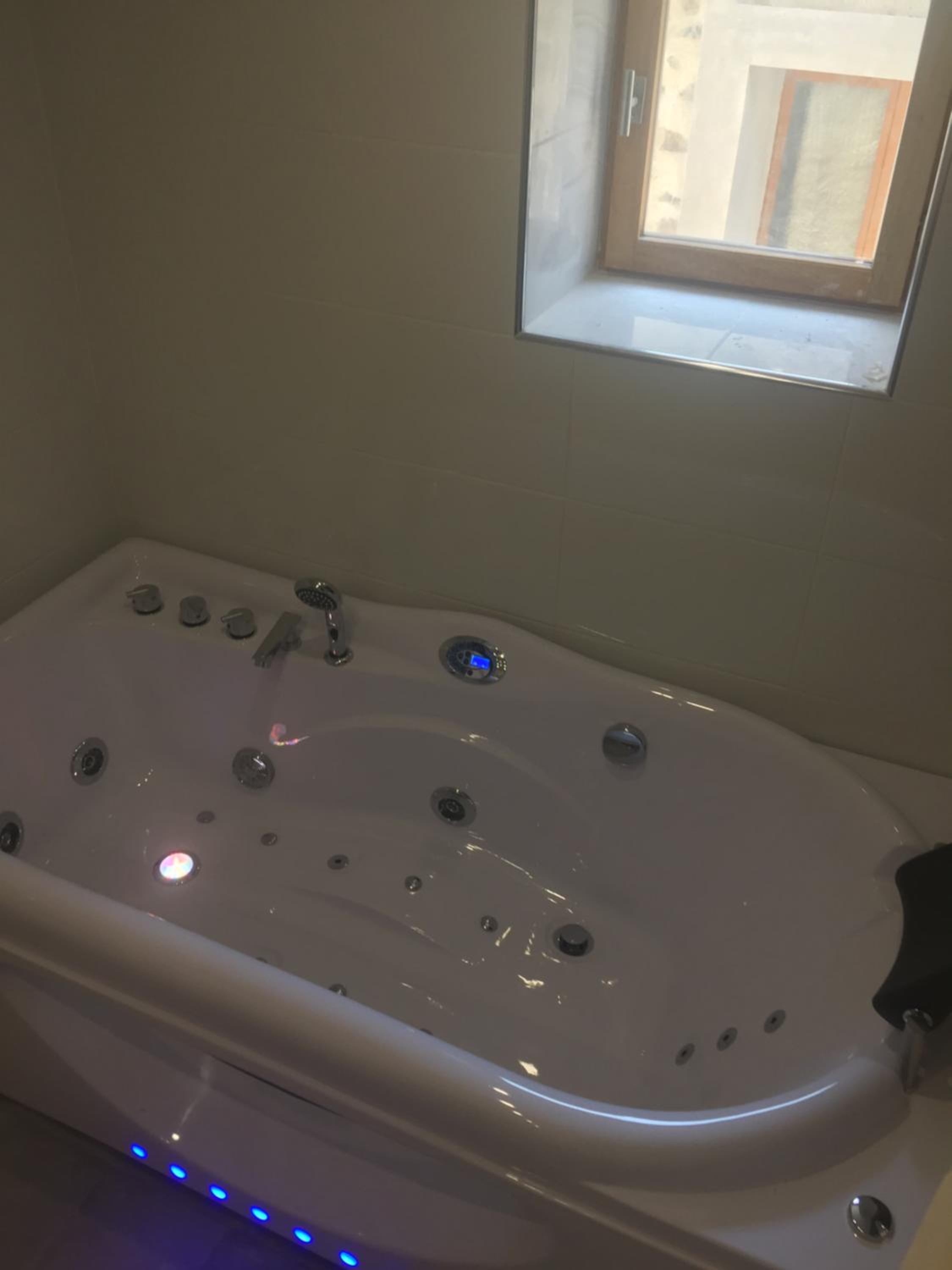 Double or Twin Room - Photo 7