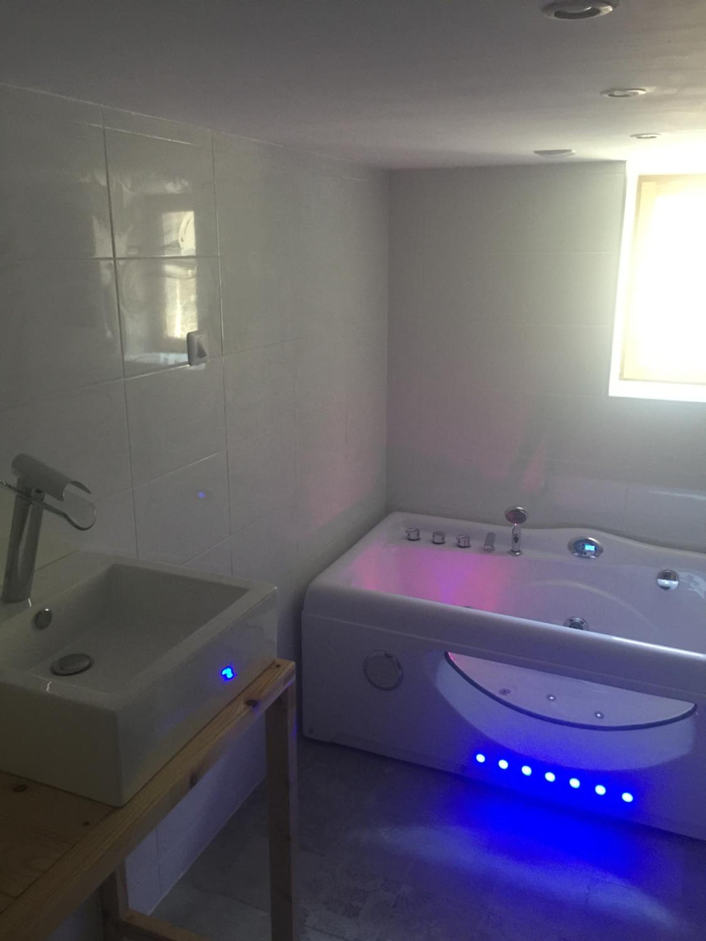 Double or Twin Room - Photo 8