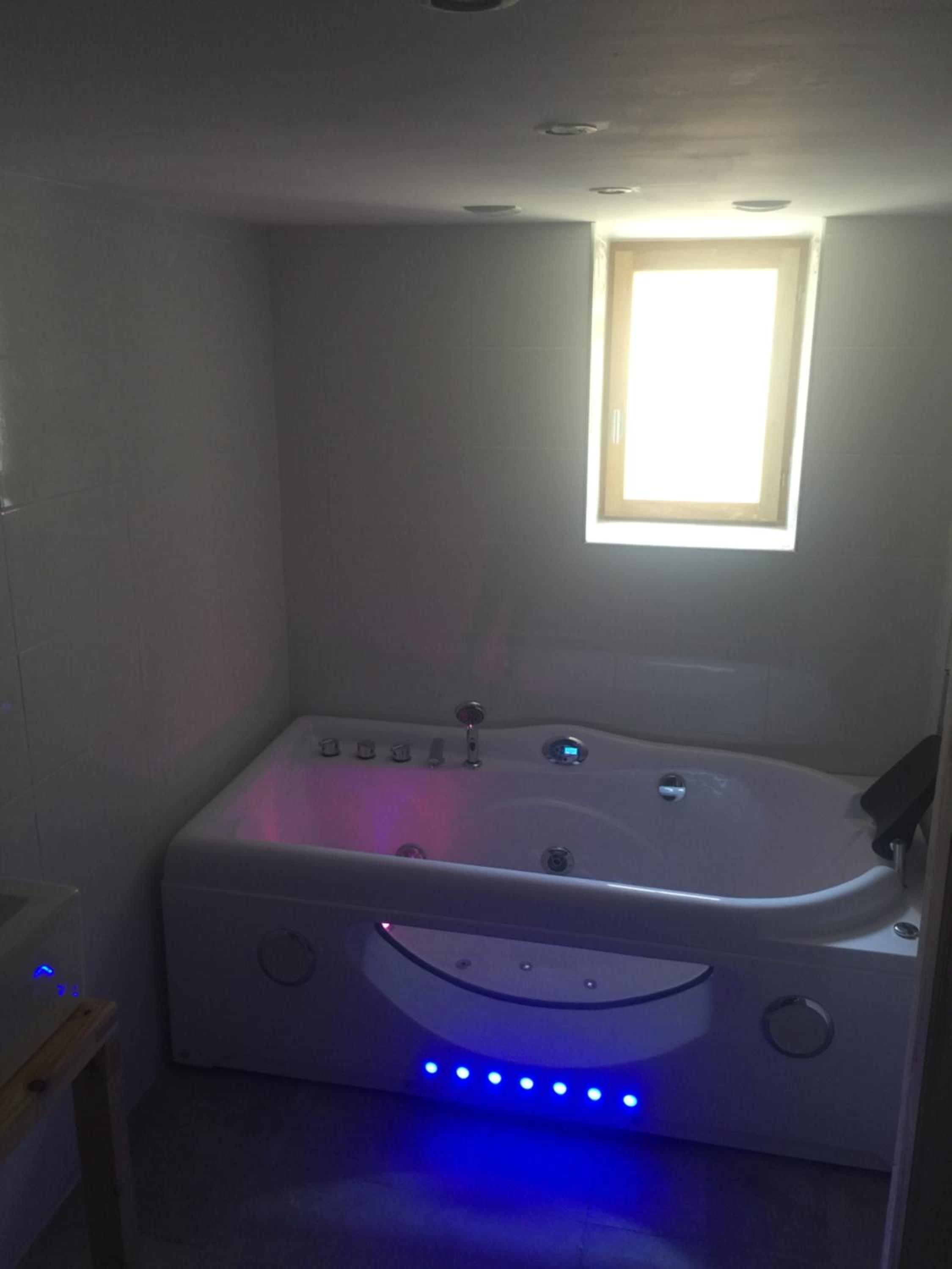 Double or Twin Room - Photo 9