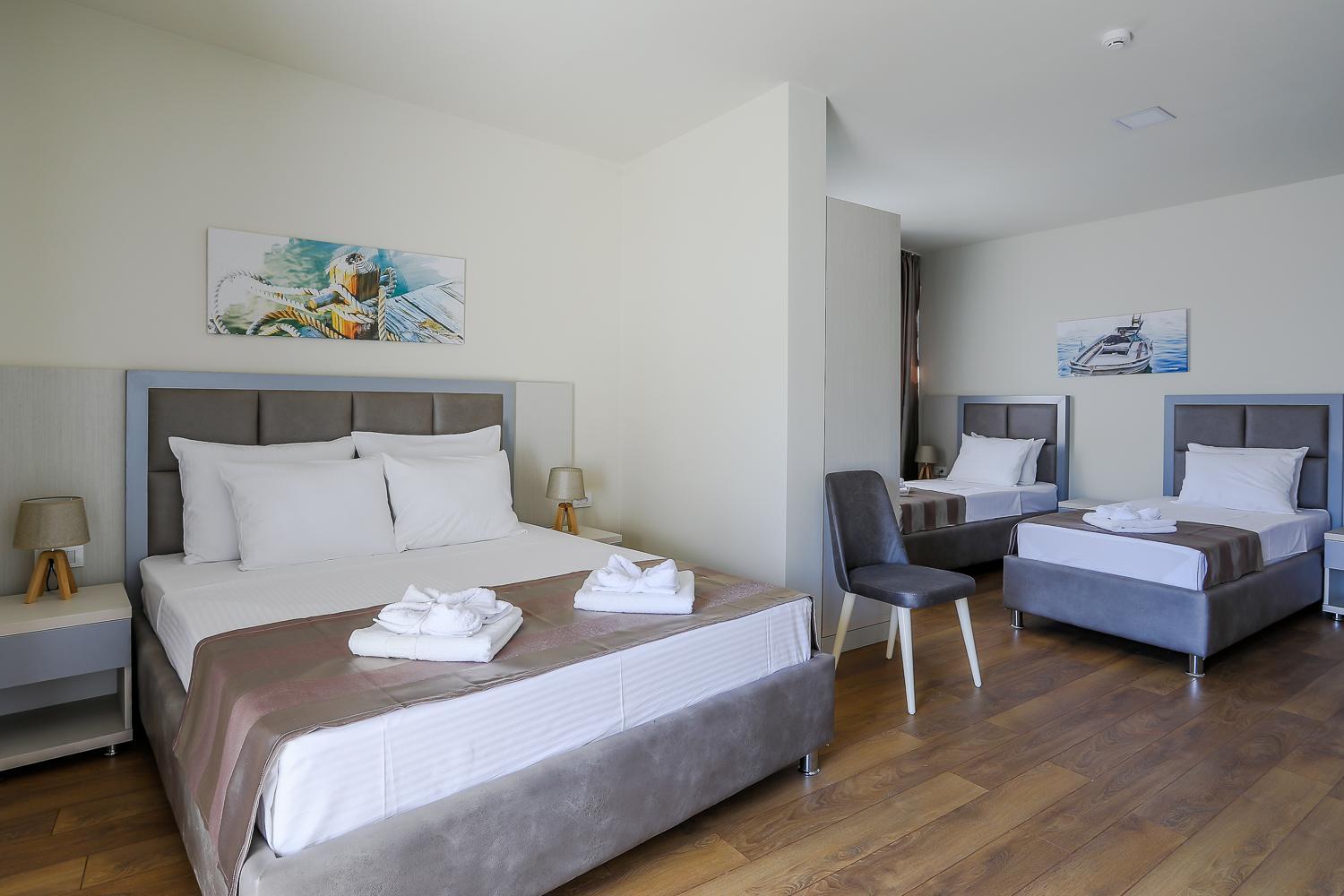Superior Quadruple Room - Photo 7