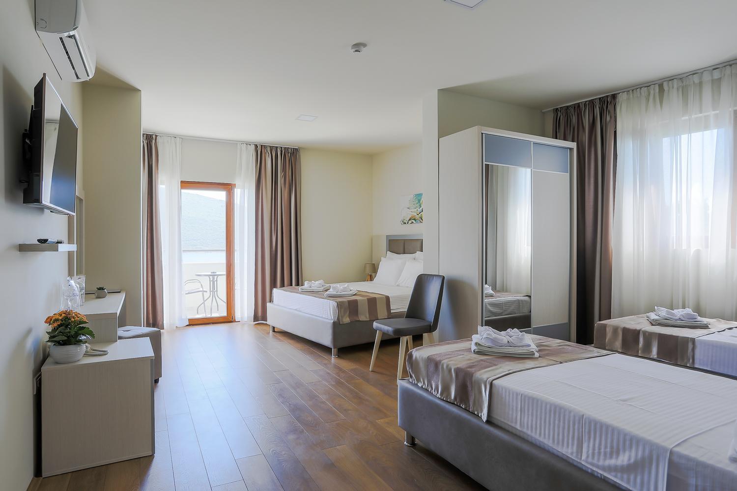 Superior Quadruple Room - Photo 8