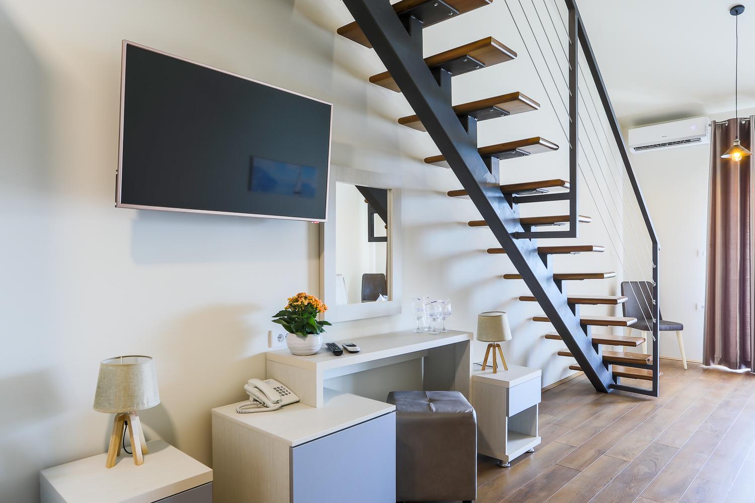 Duplex Suite - Photo 8