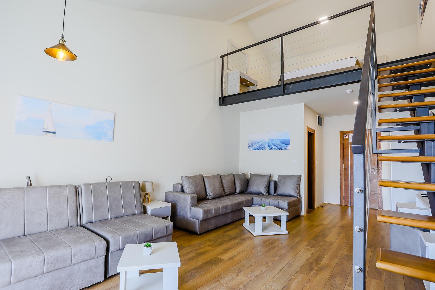 Duplex Suite - Photo 3