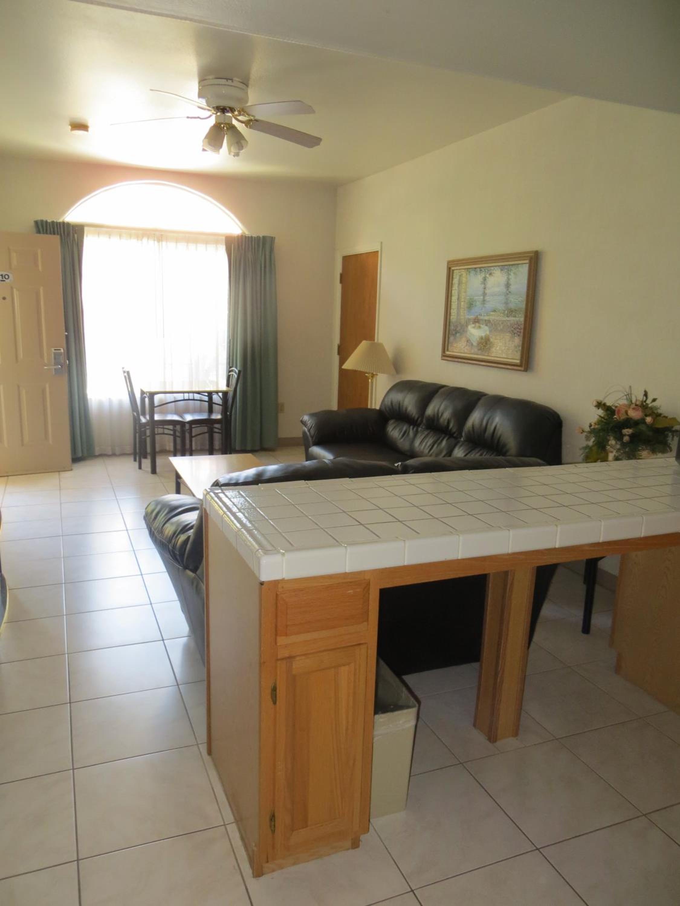 Queen Suite with Two Queen Beds photo 2