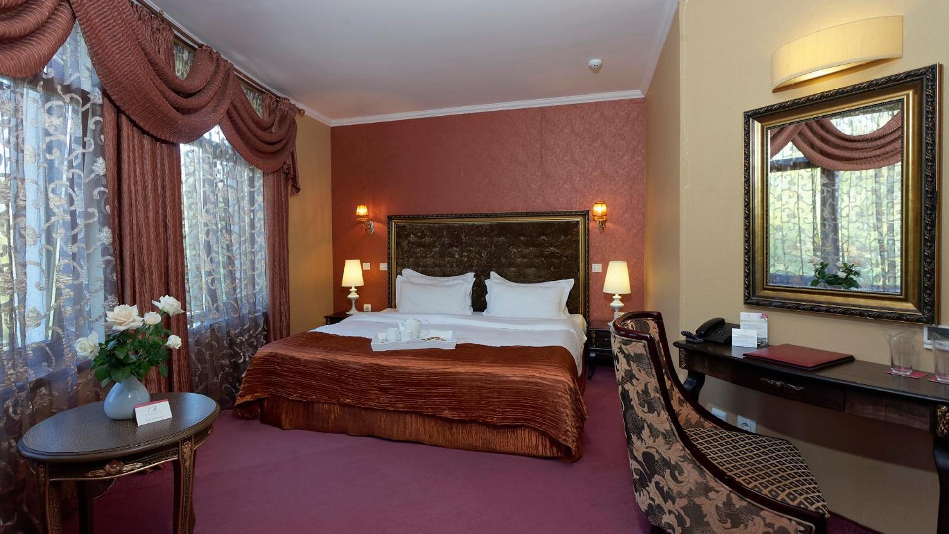 Double or Twin Room with Free Parking - Photo 1