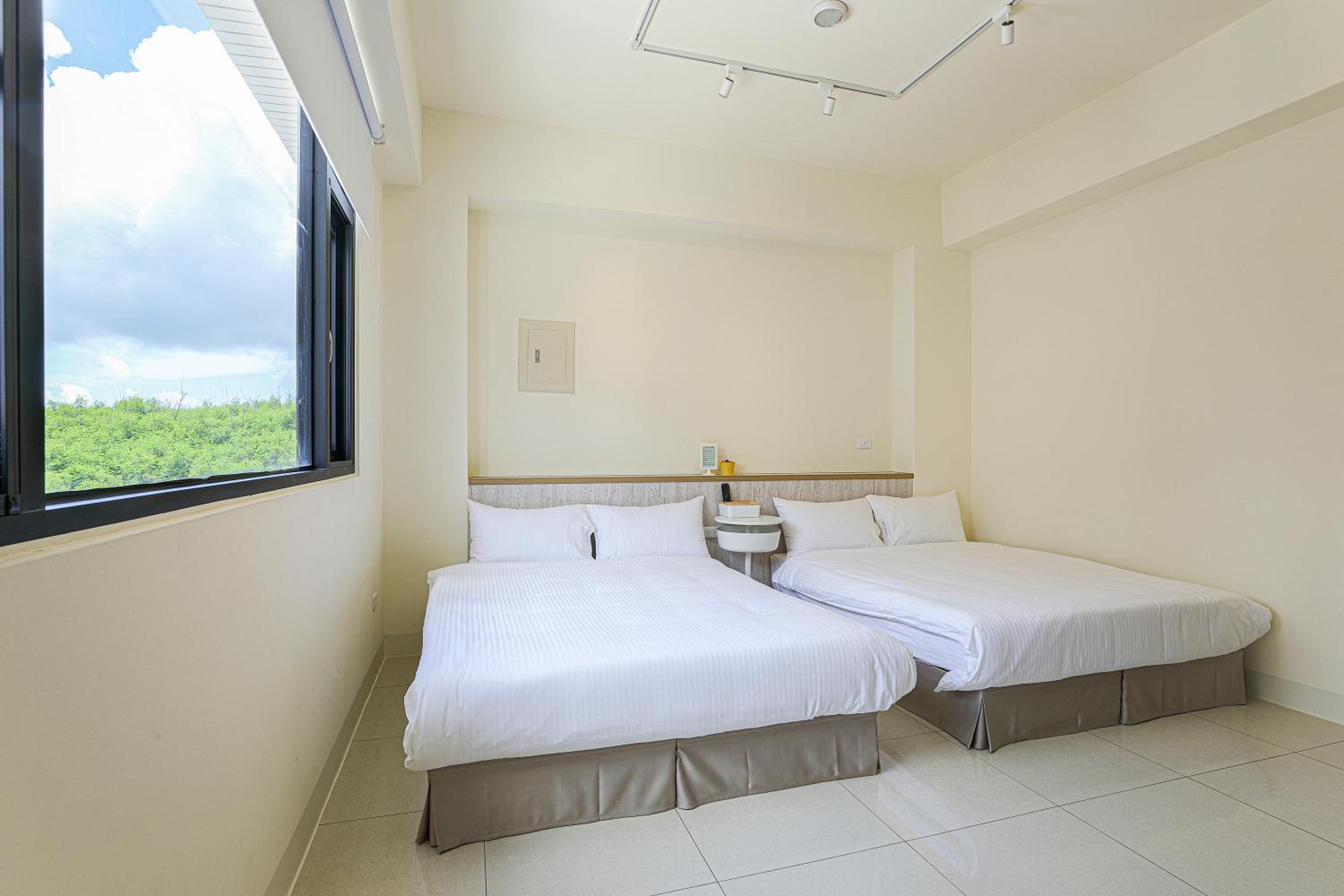 Quadruple Room with Balcony photo 2