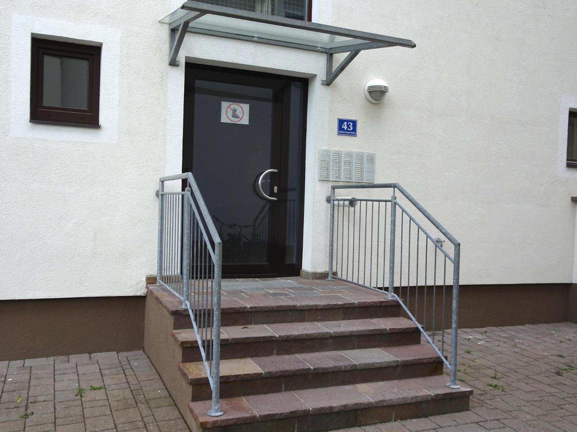 Apartment with Balcony photo 3